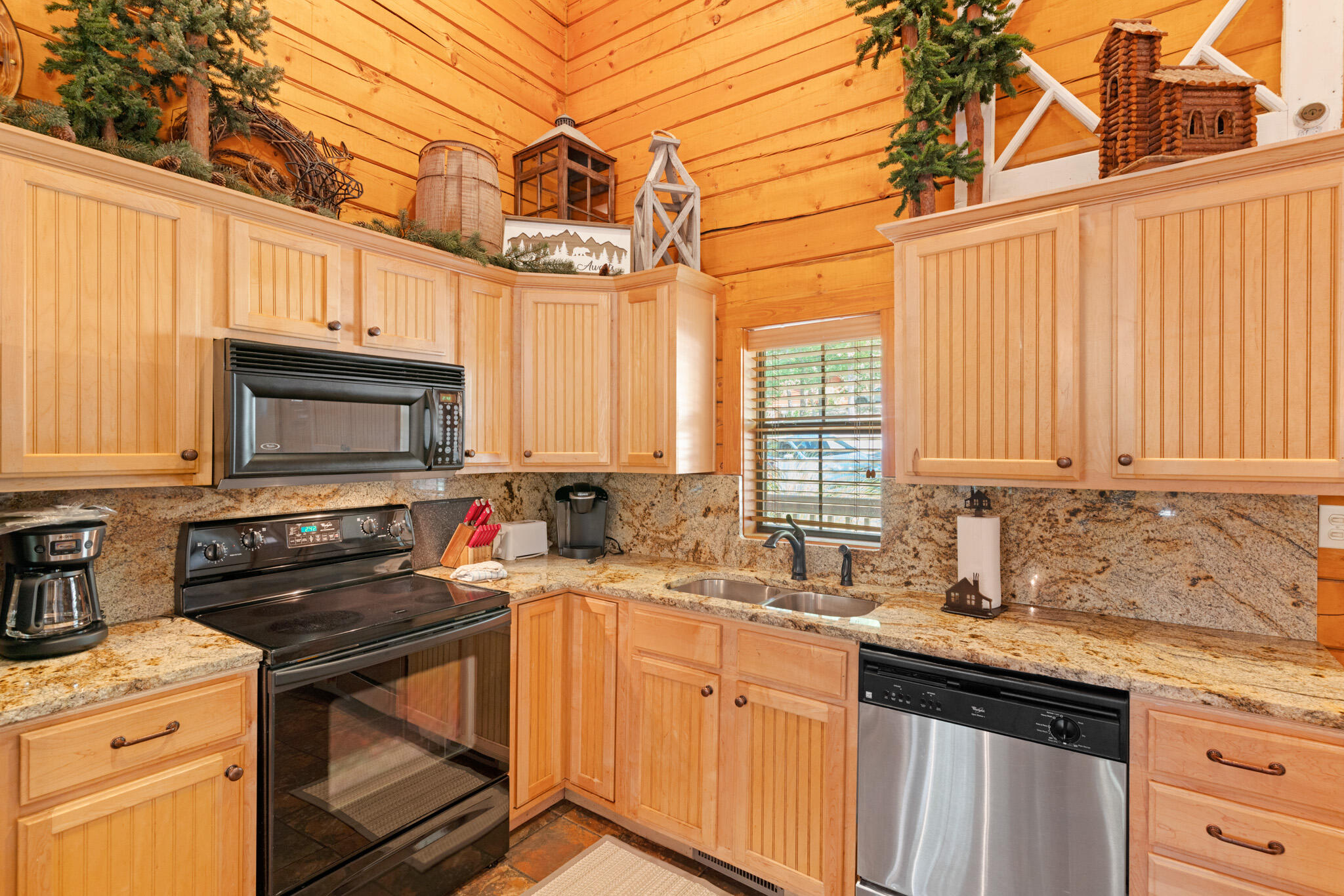 239 Oakridge Road Property Photo 8