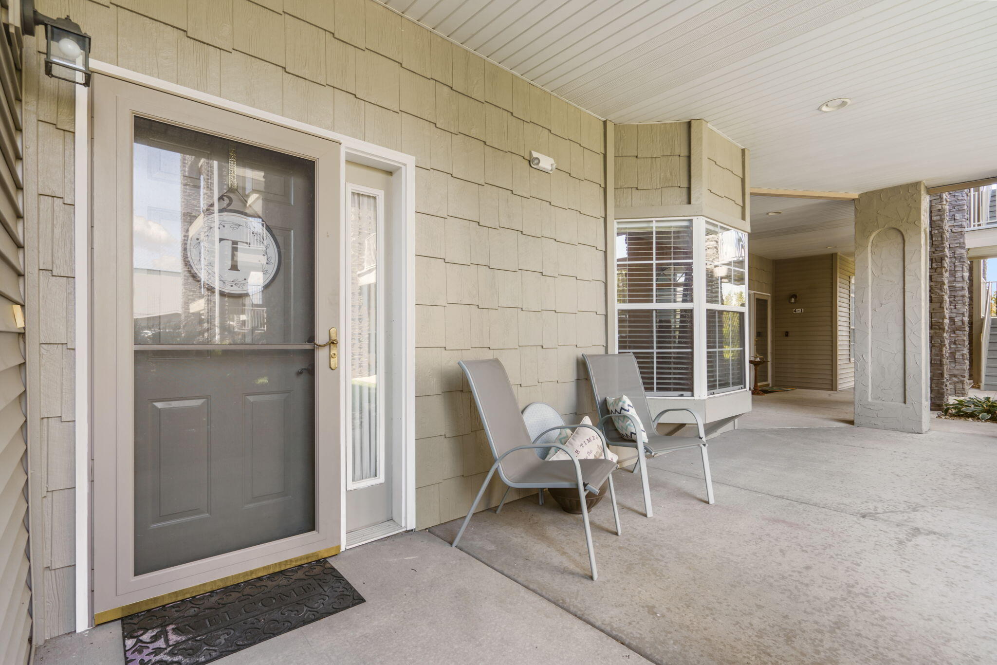 680 Emerald Pointe Drive Property Photo 5