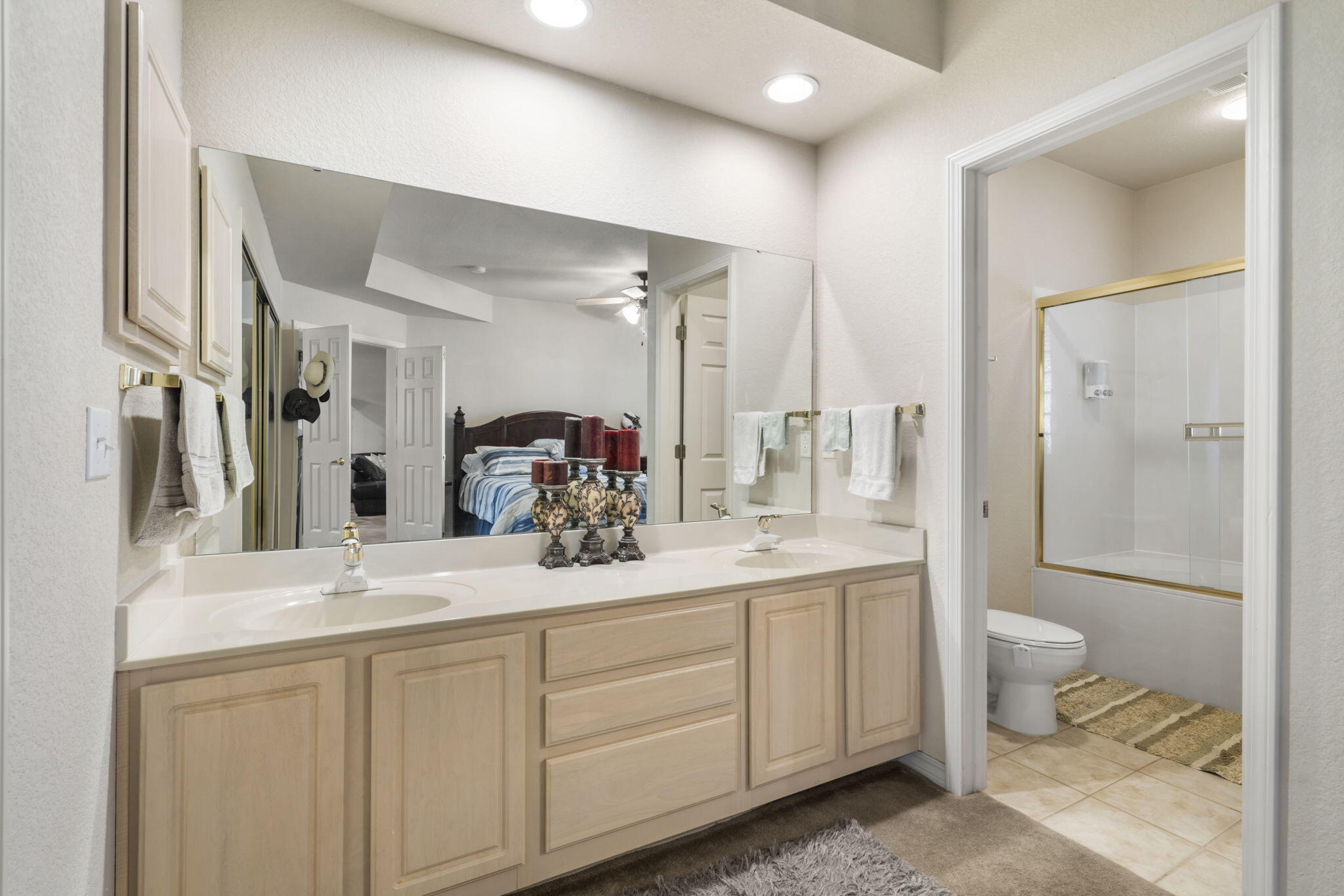 680 Emerald Pointe Drive Property Photo 16