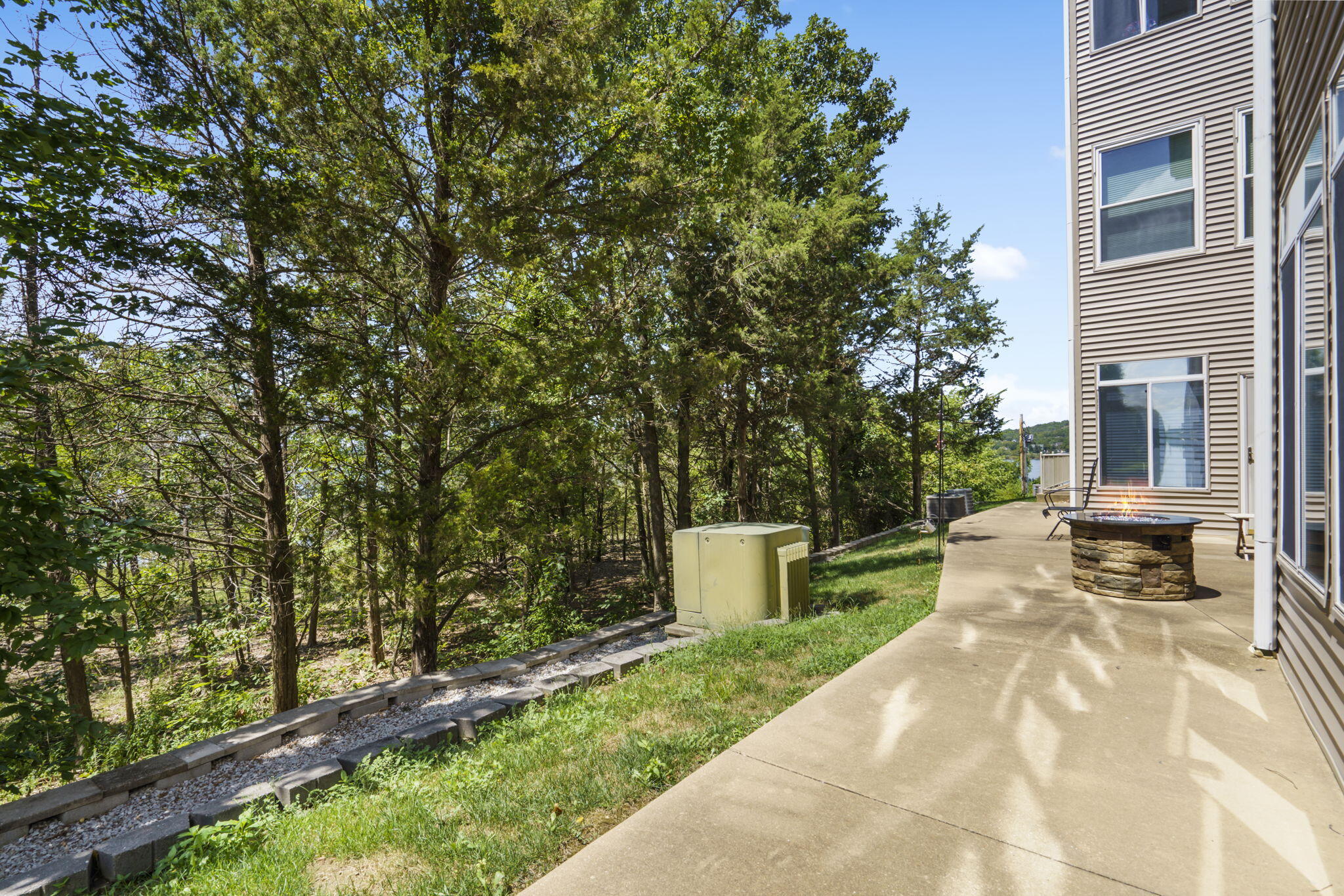 680 Emerald Pointe Drive Property Photo 26