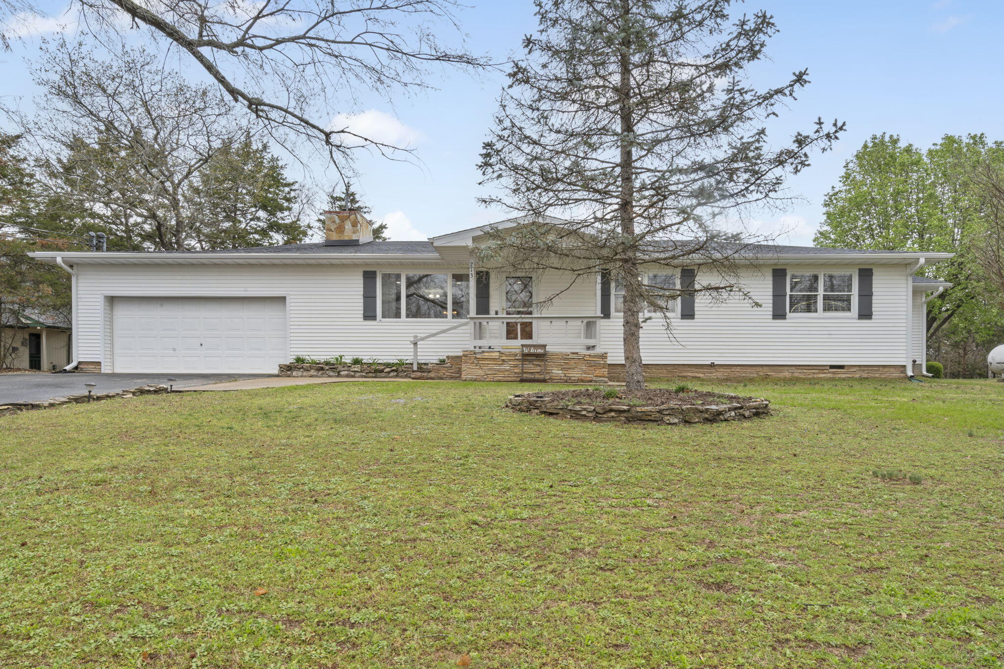 213 Webb Road Property Photo 3