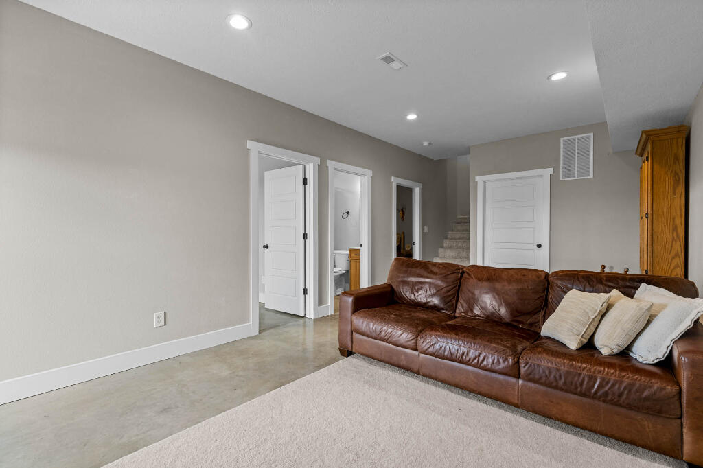 1041 Wilson Drive Property Photo 29