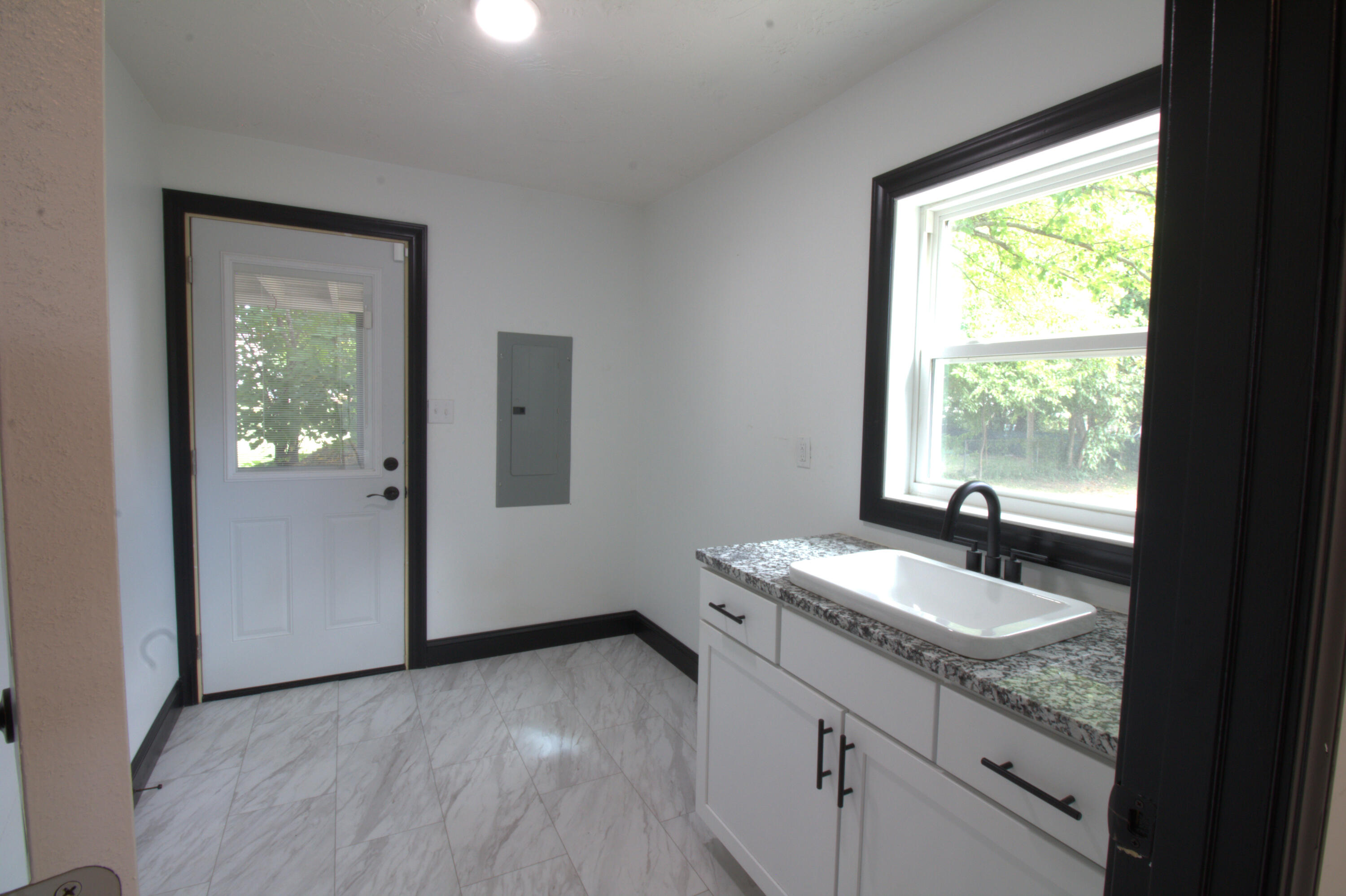 327 East Chestnut Street Property Photo 32