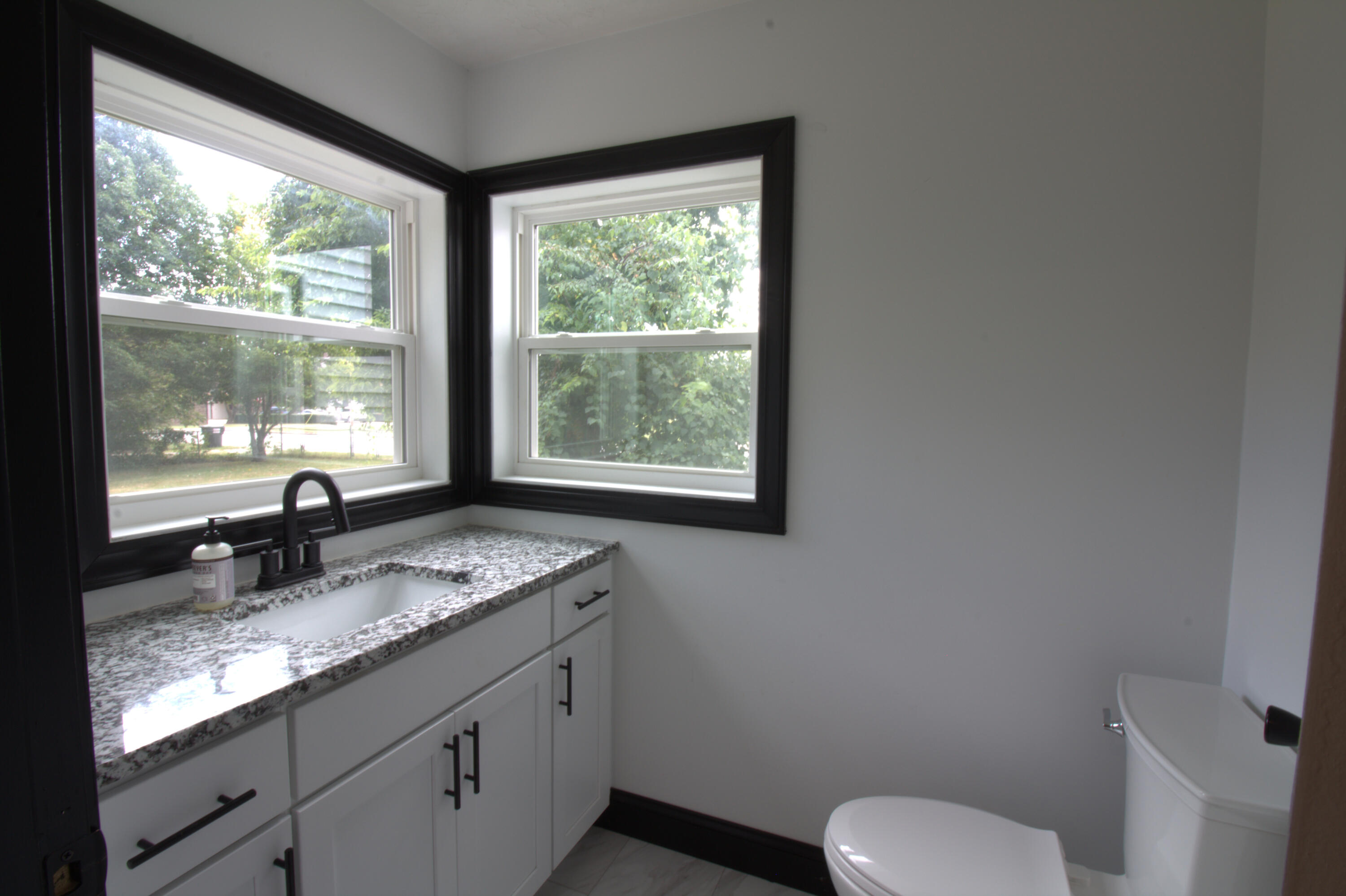 327 East Chestnut Street Property Photo 35