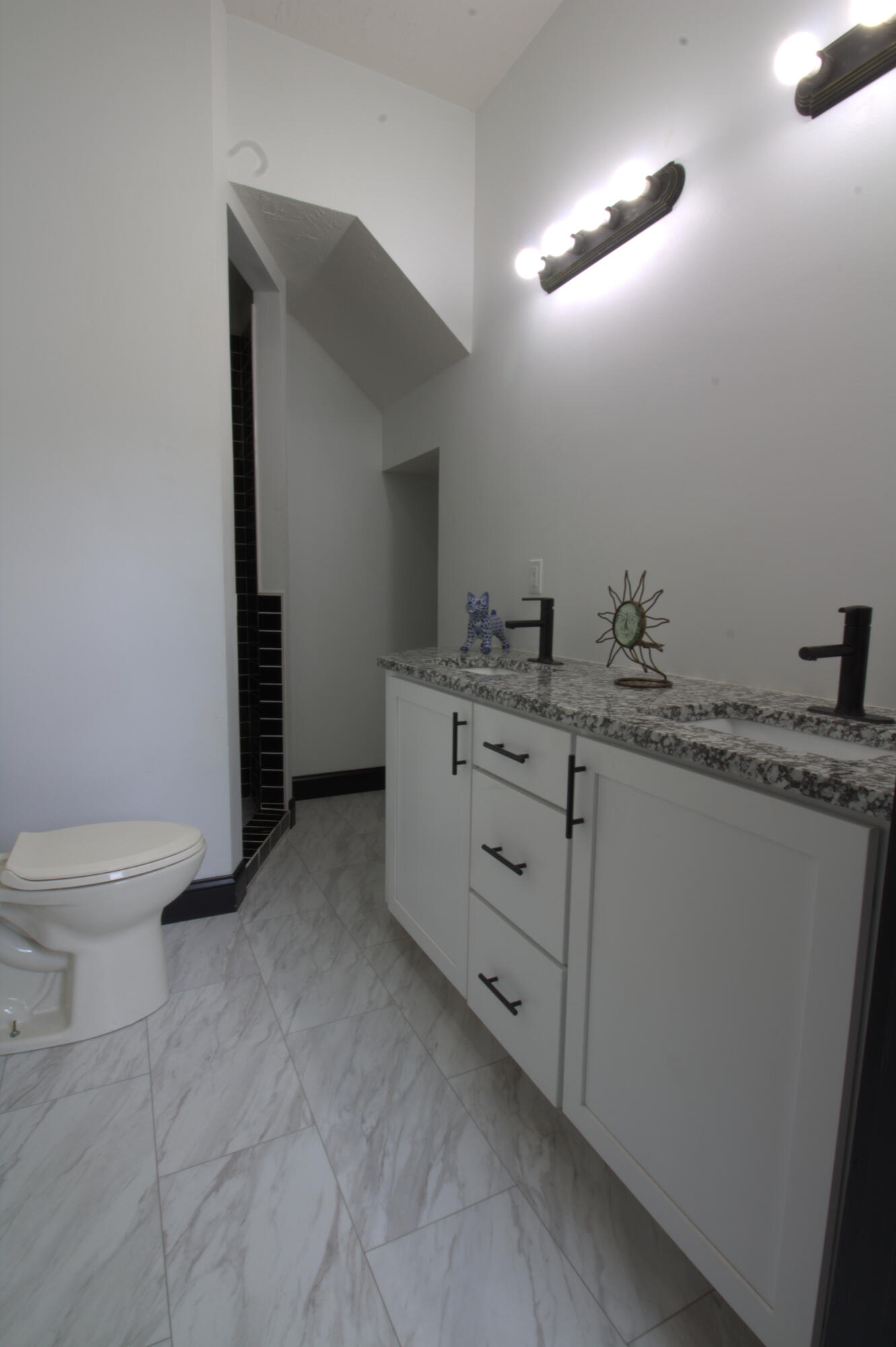 327 East Chestnut Street Property Photo 52