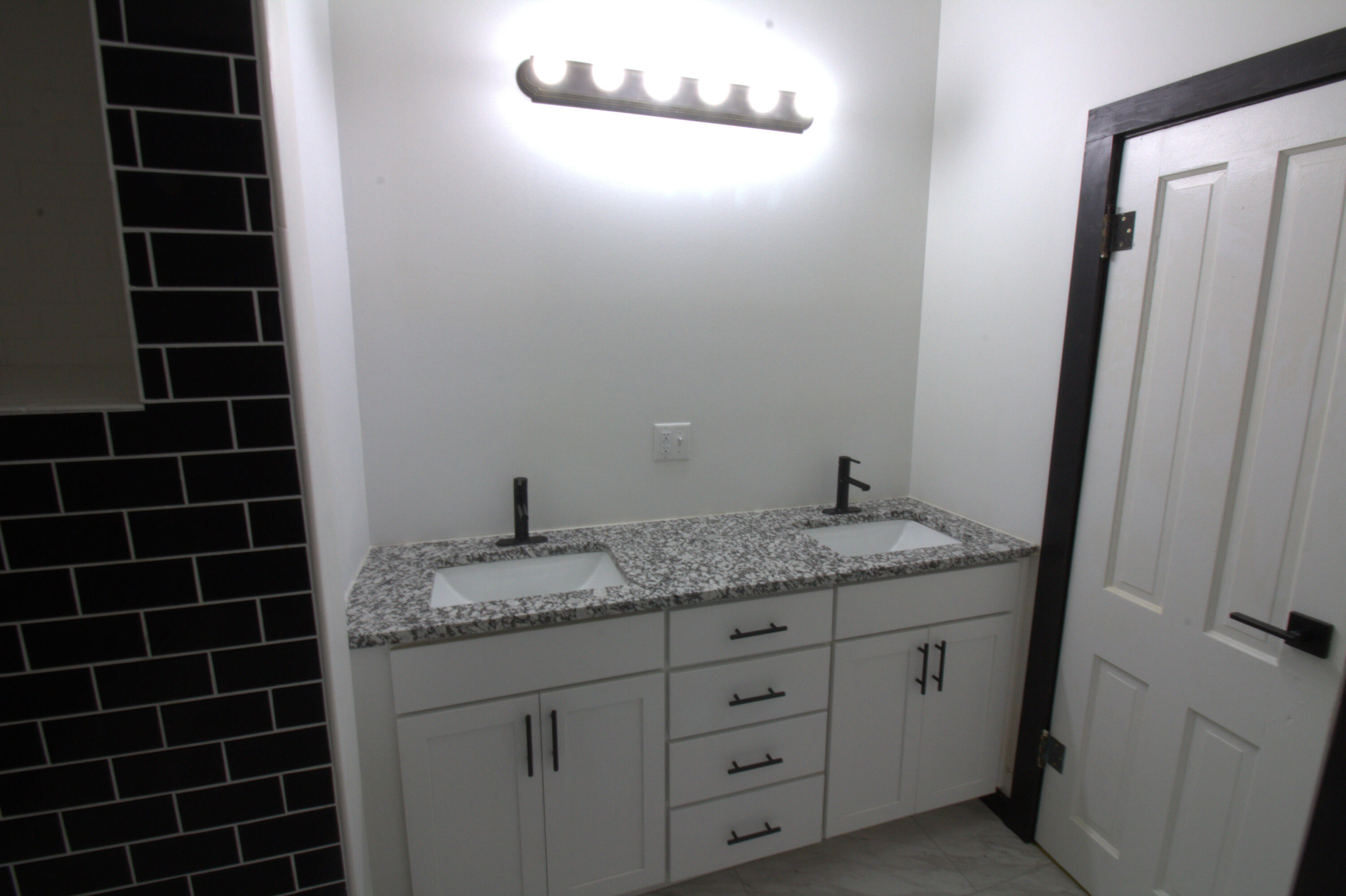 327 East Chestnut Street Property Photo 66