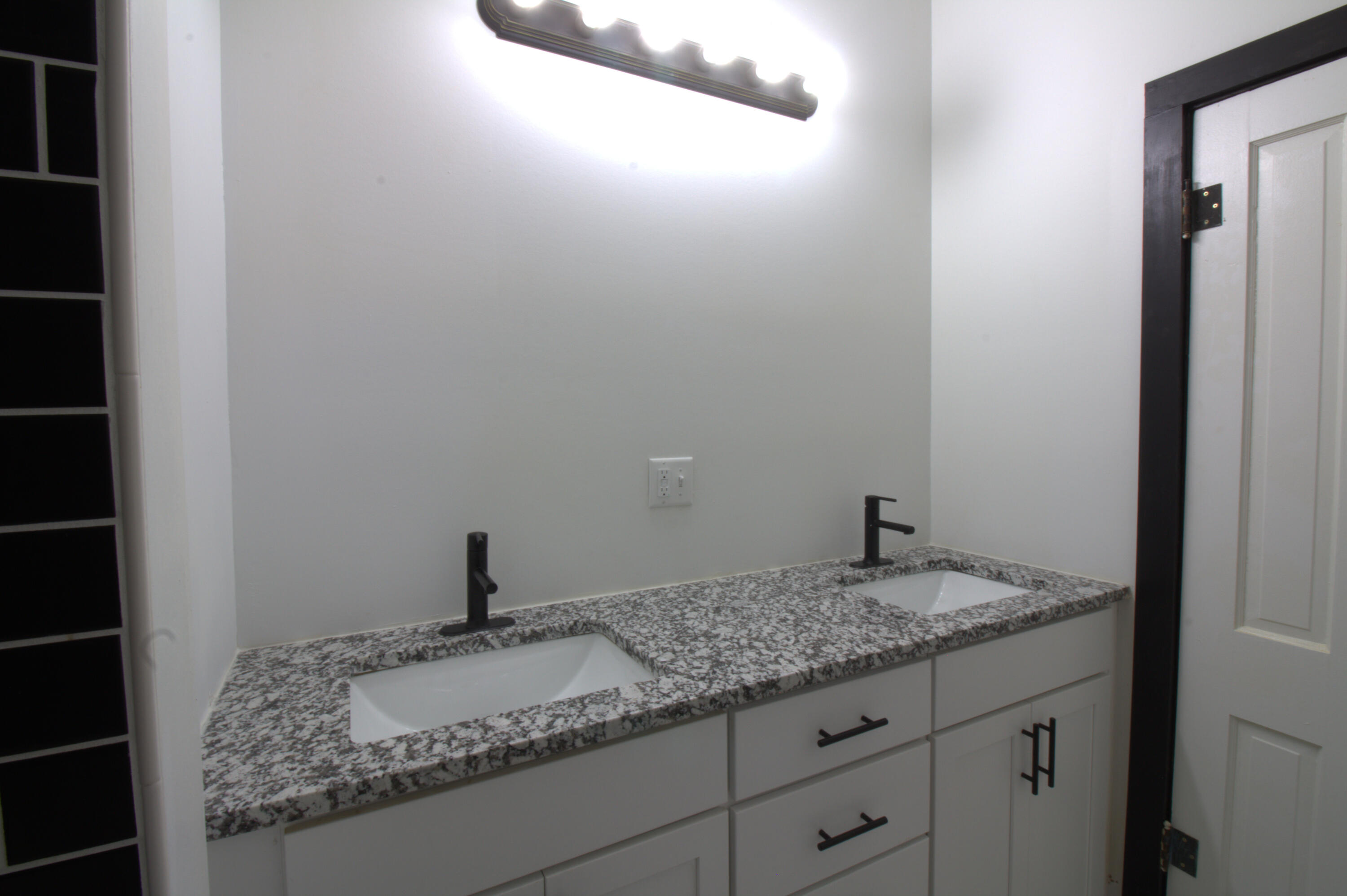 327 East Chestnut Street Property Photo 67