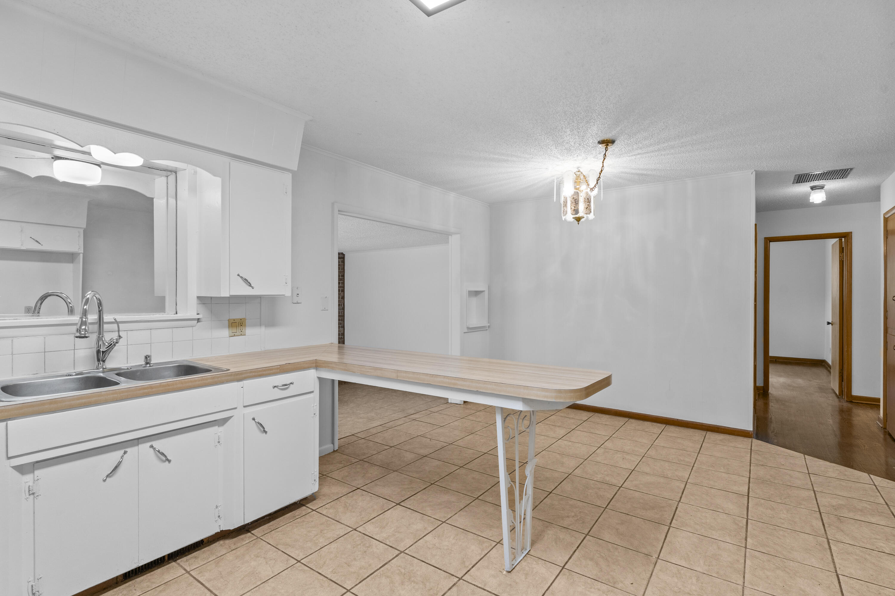 3231 East Seminole Street Property Photo 12