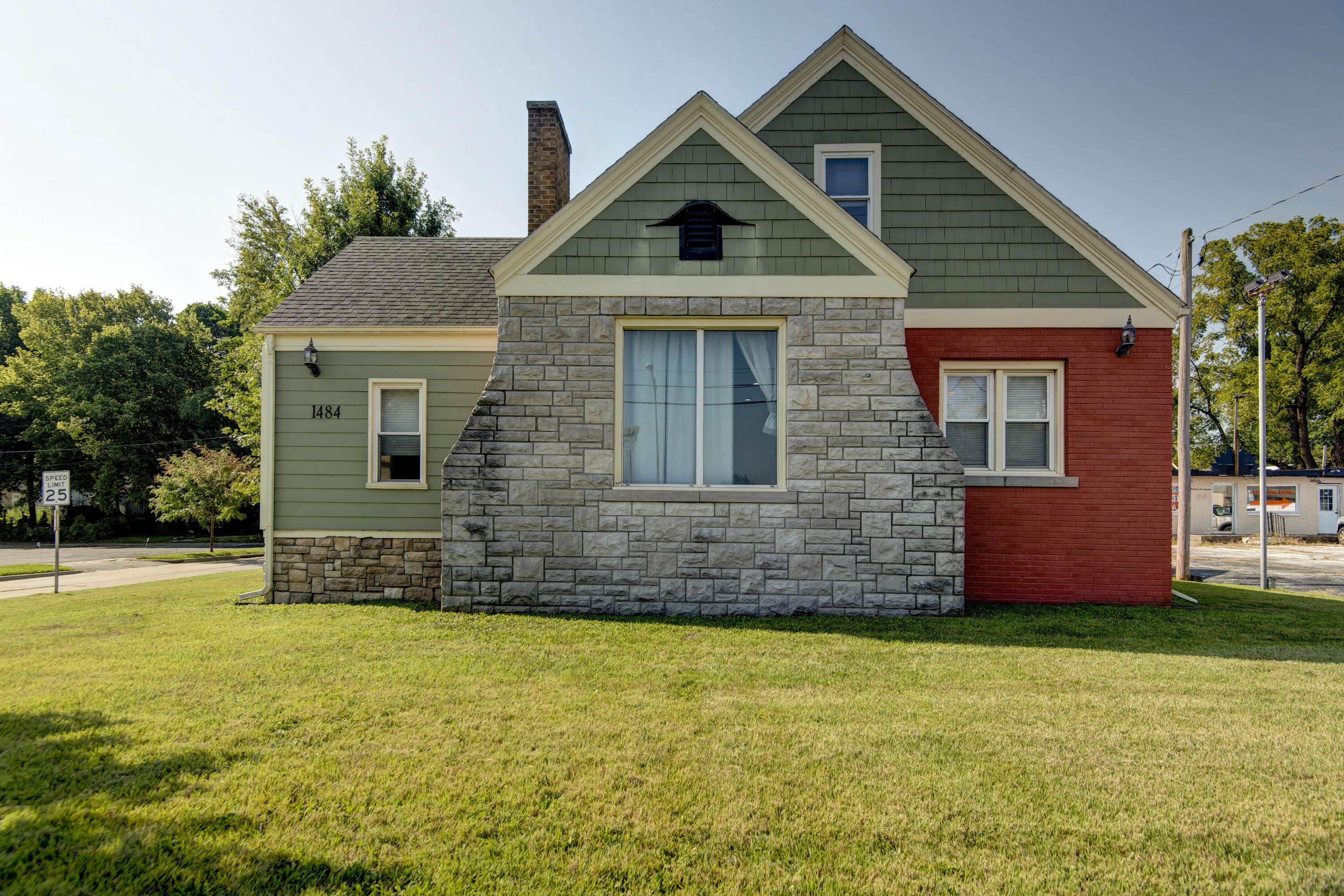 1484 East St. Louis Street Property Photo