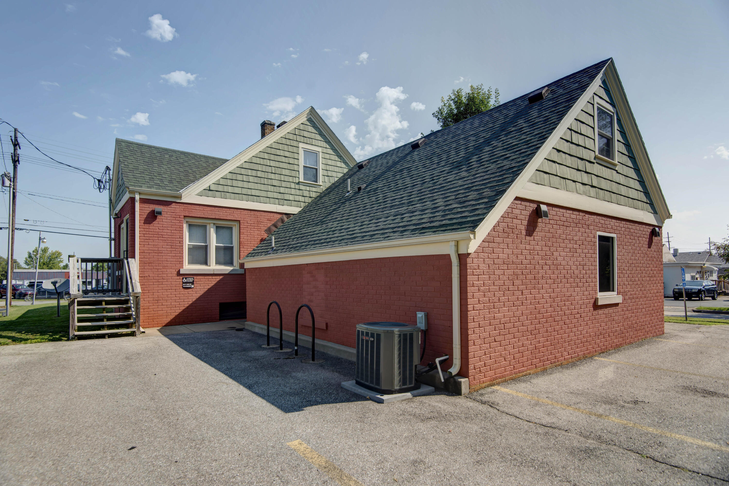 1484 East St. Louis Street Property Photo 3