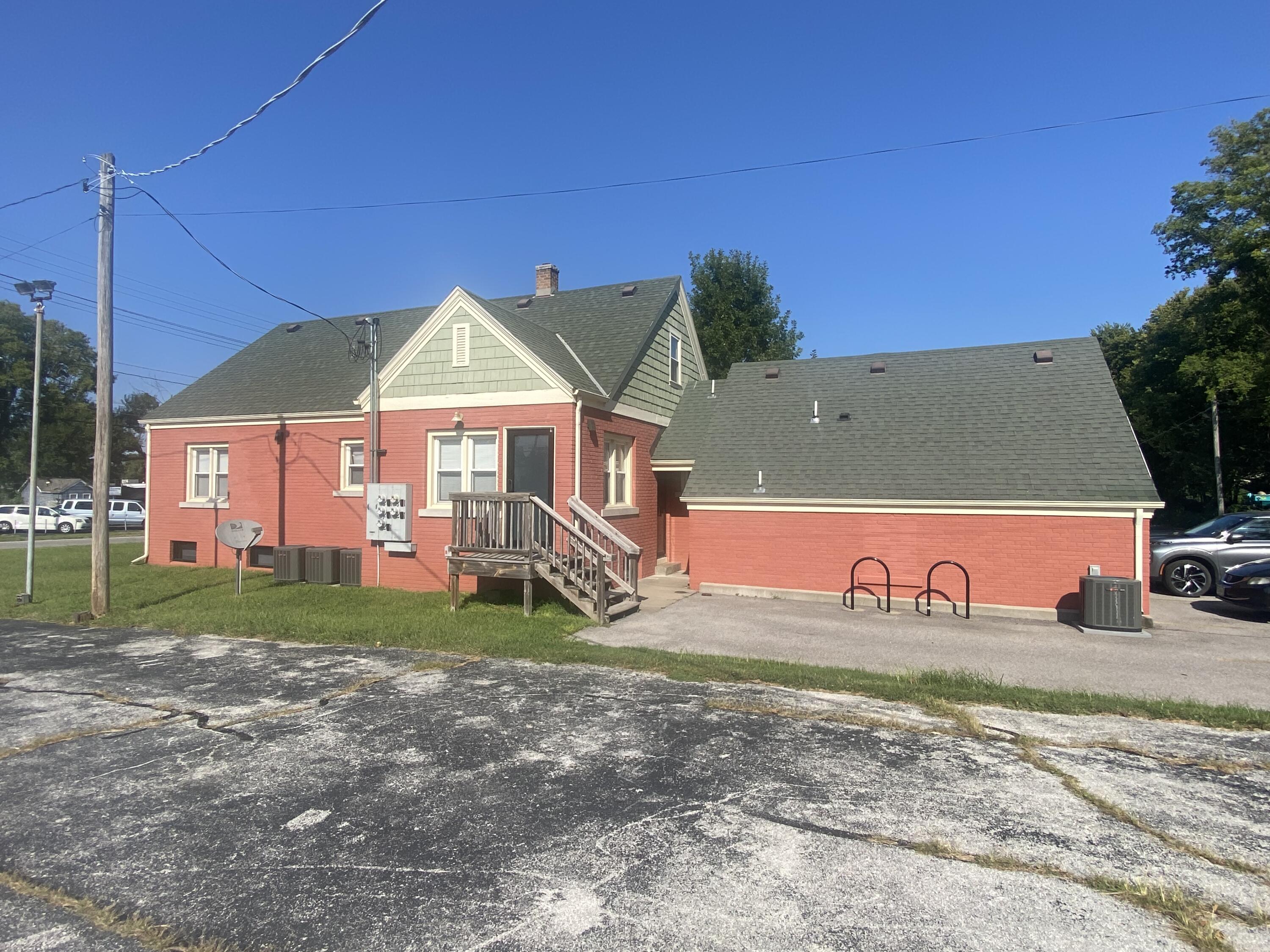 1484 East St. Louis Street Property Photo 5