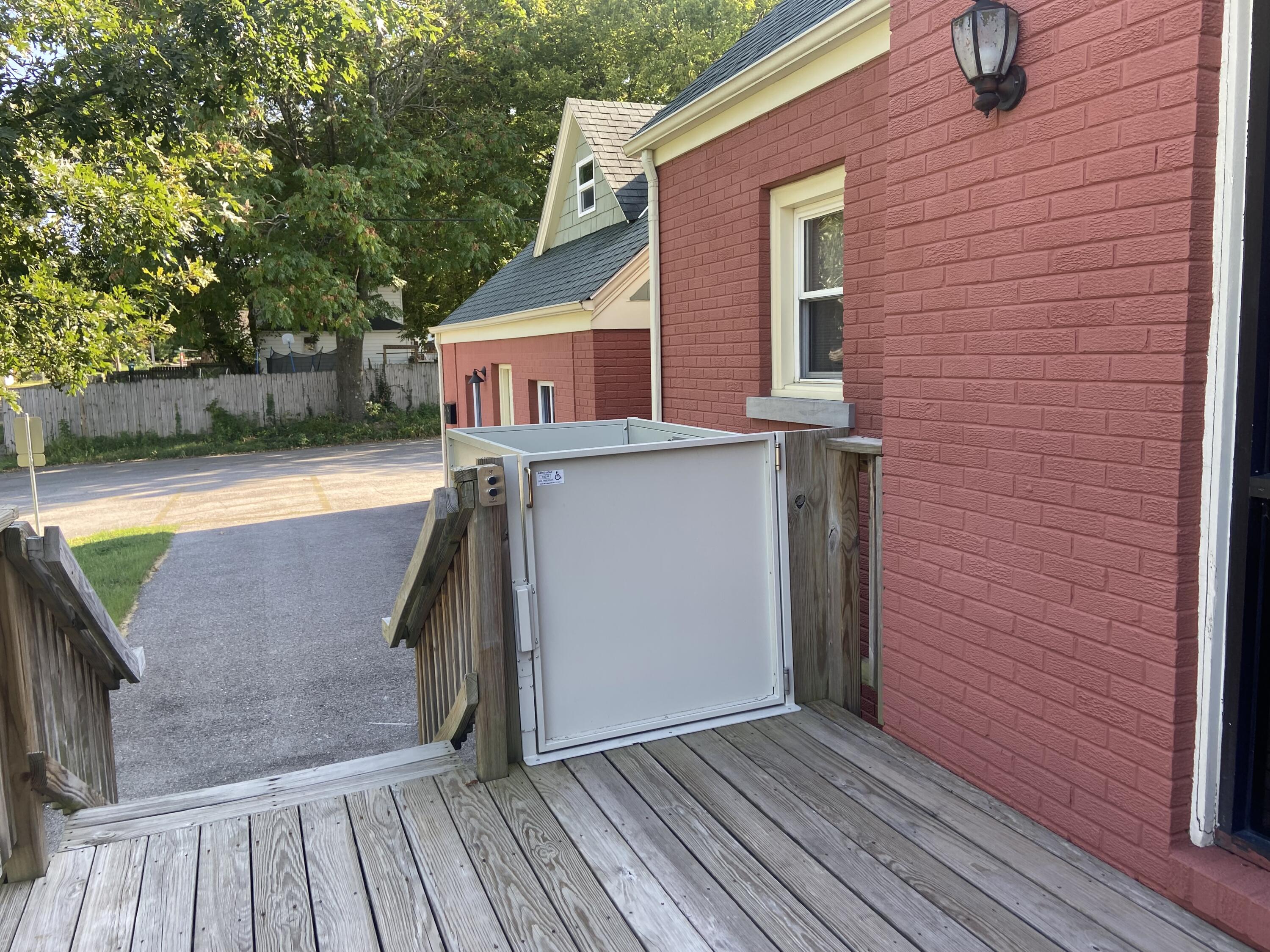 1484 East St. Louis Street Property Photo 8