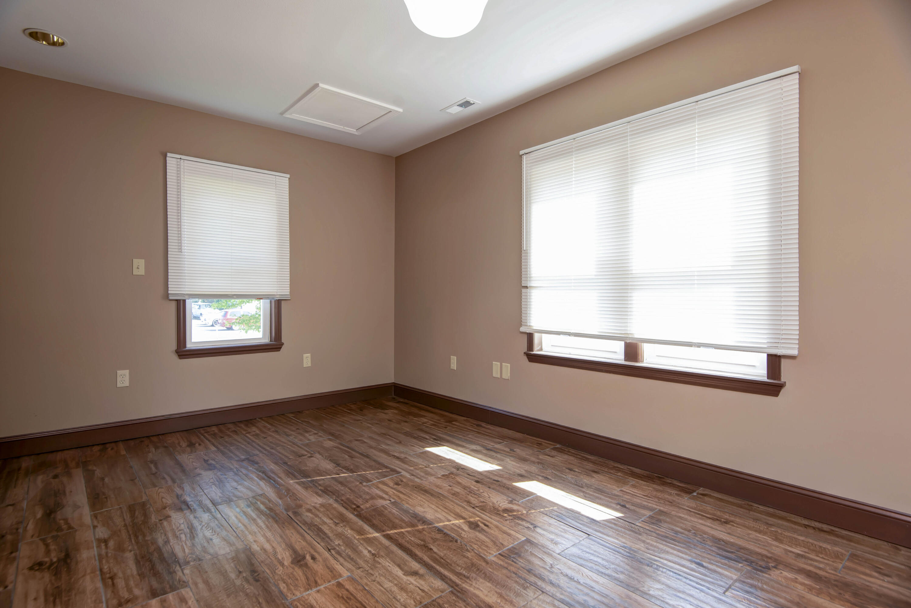 1484 East St. Louis Street Property Photo 16