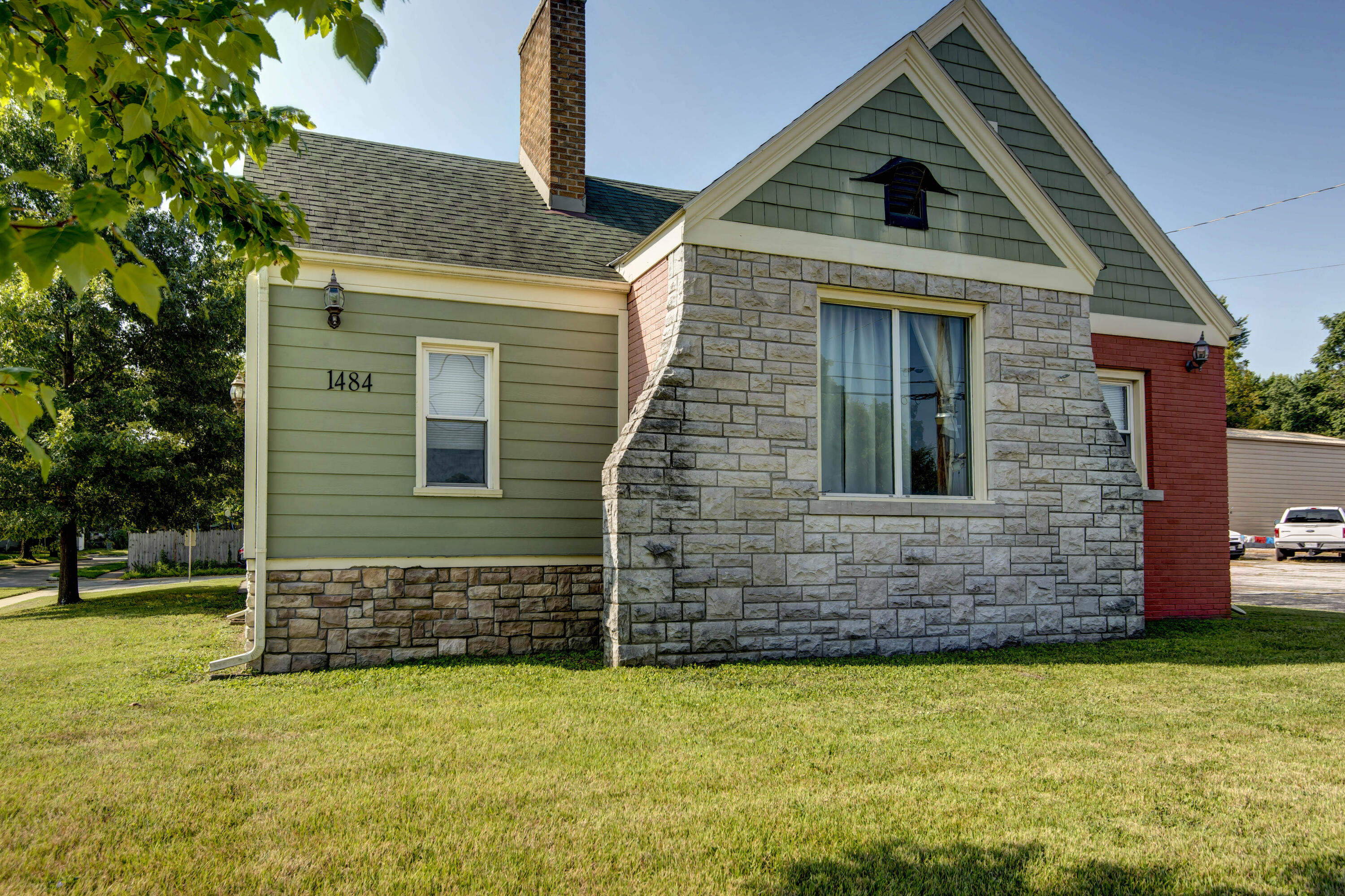 1484 East St. Louis Street Property Photo 40