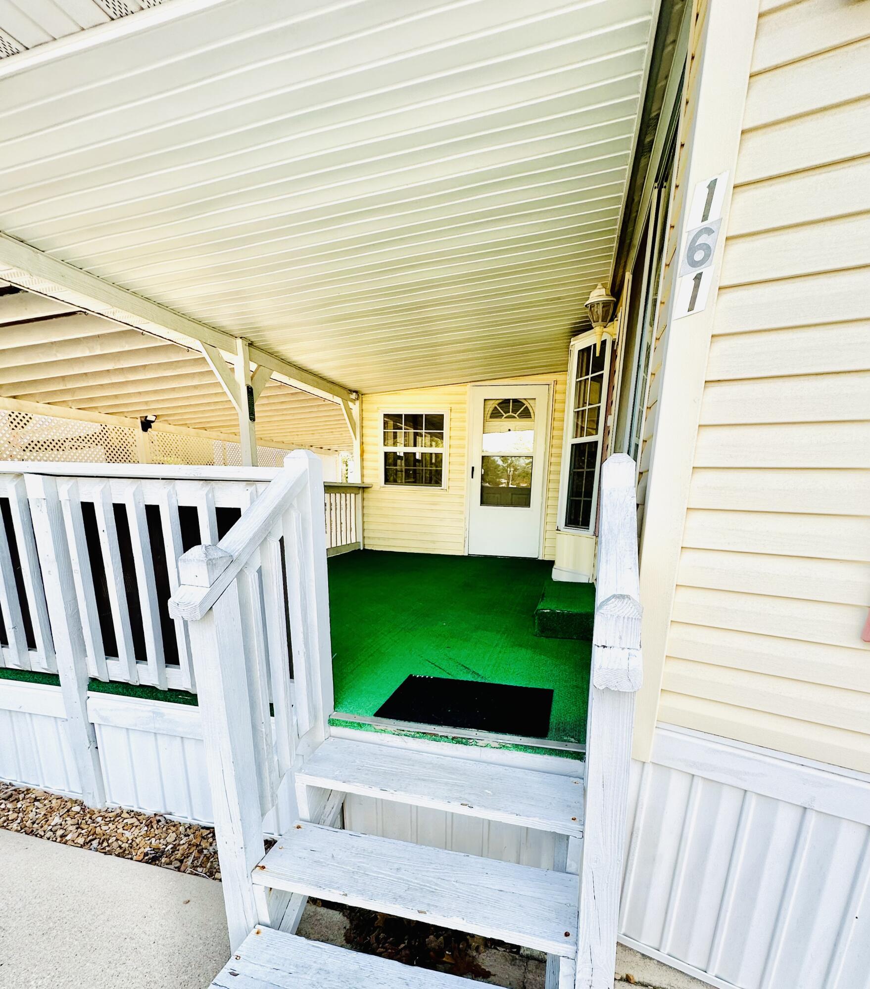 161 North Rainbow Drive Property Photo 3