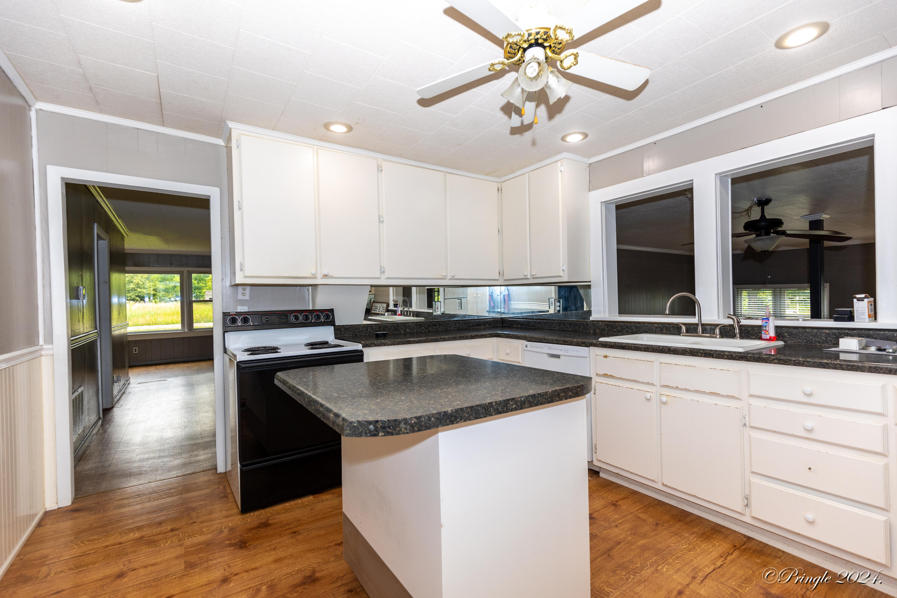 14238 State Route E Property Photo 8