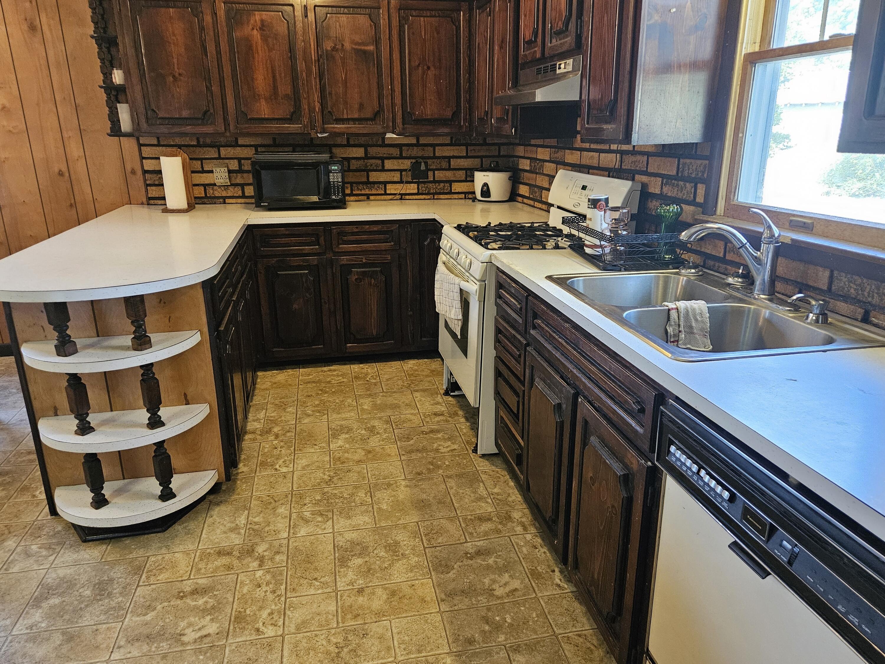 23594 Lawrence 1140 Property Photo 9