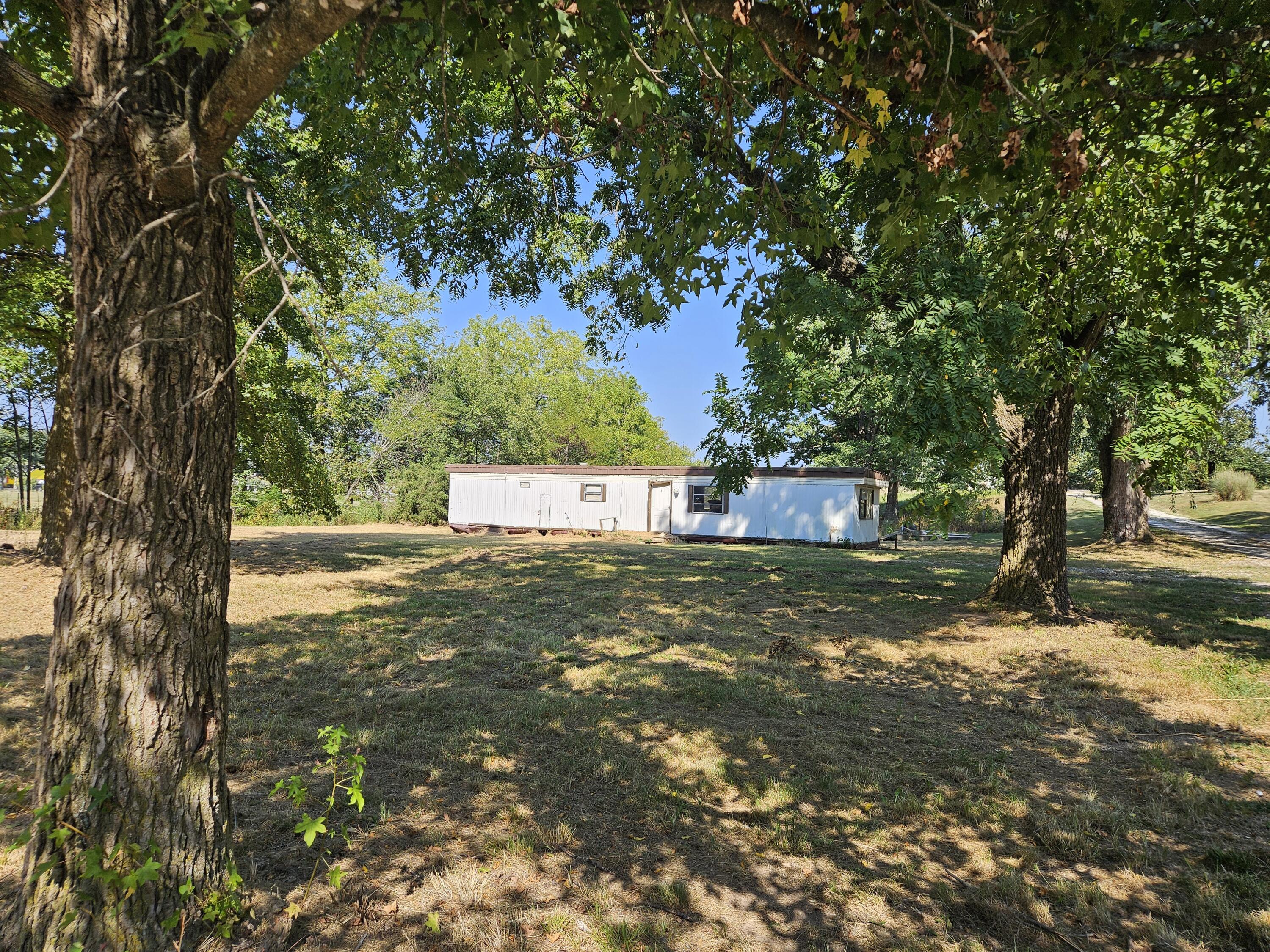 23594 Lawrence 1140 Property Photo 24
