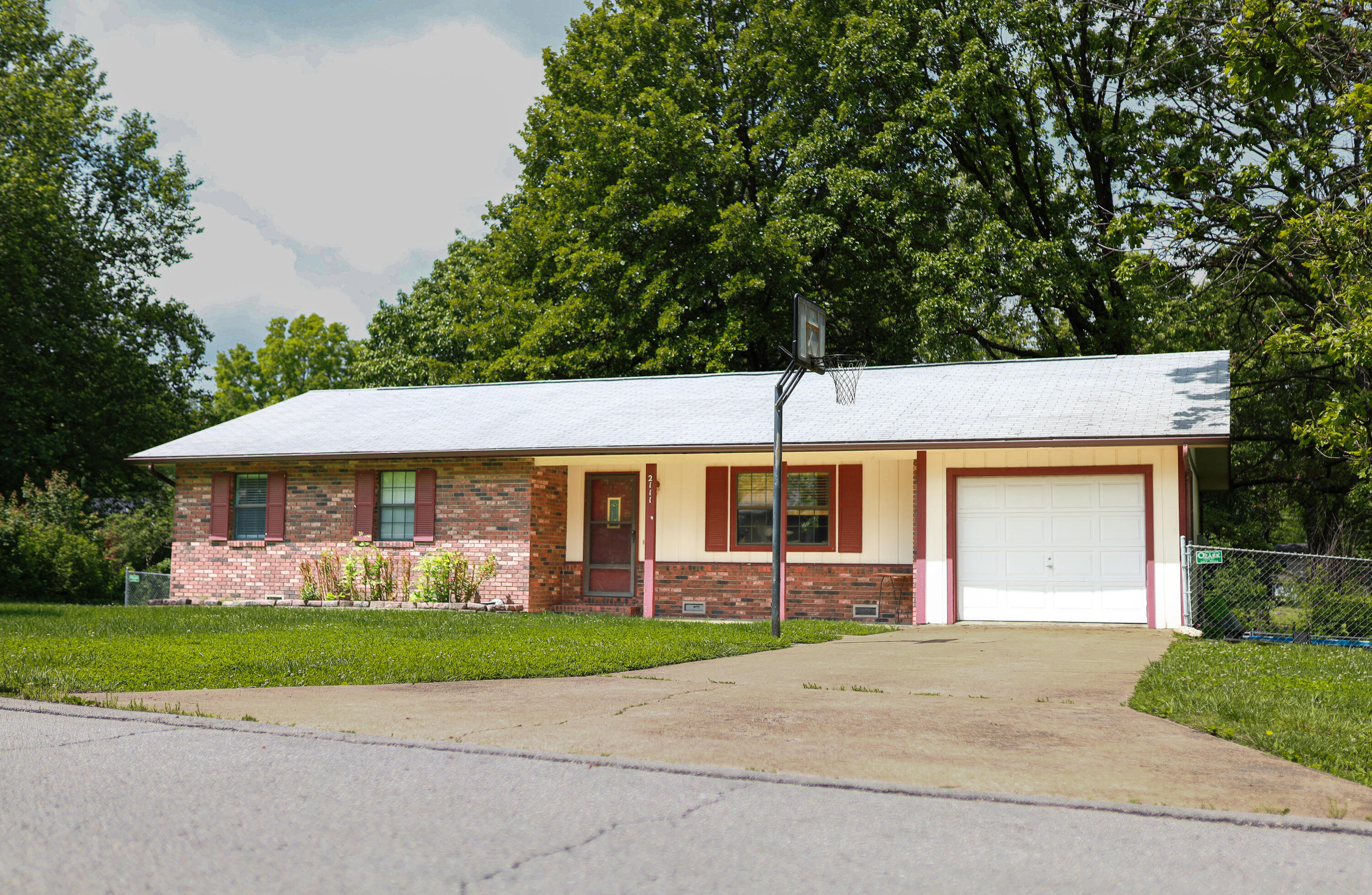 2111 Jackie Drive Property Photo 2