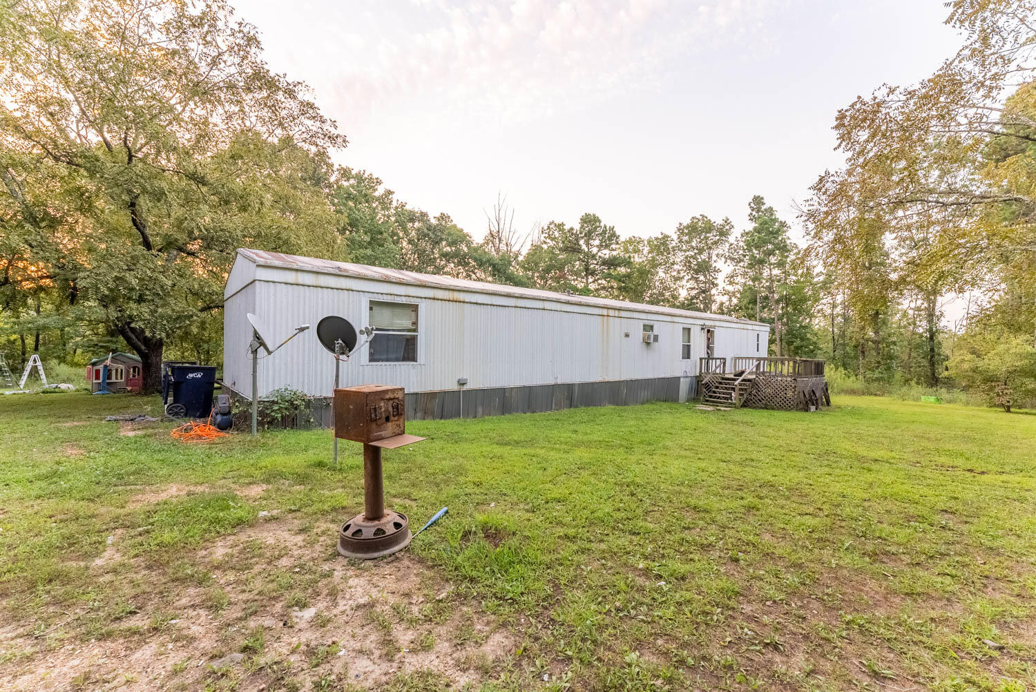 9440 Splitlimb Road Property Photo 3