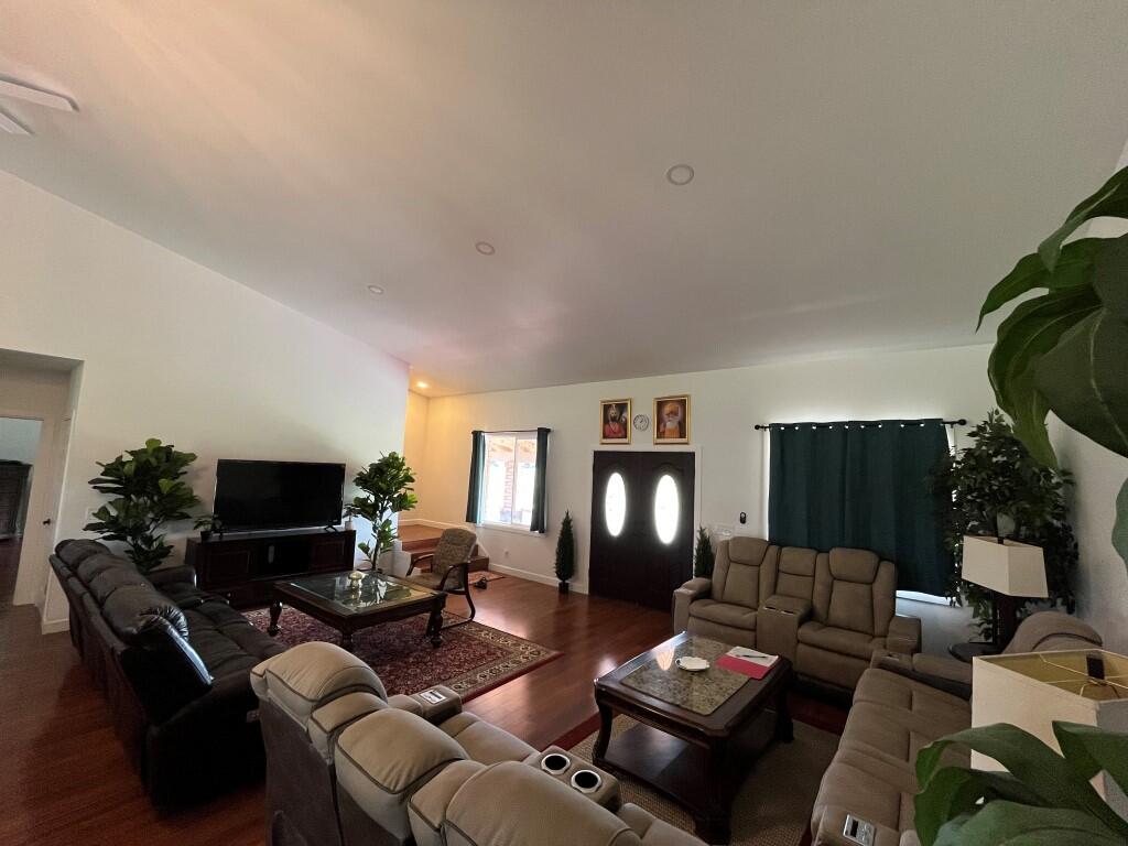 12040 Farm Road 2205 Property Photo 8