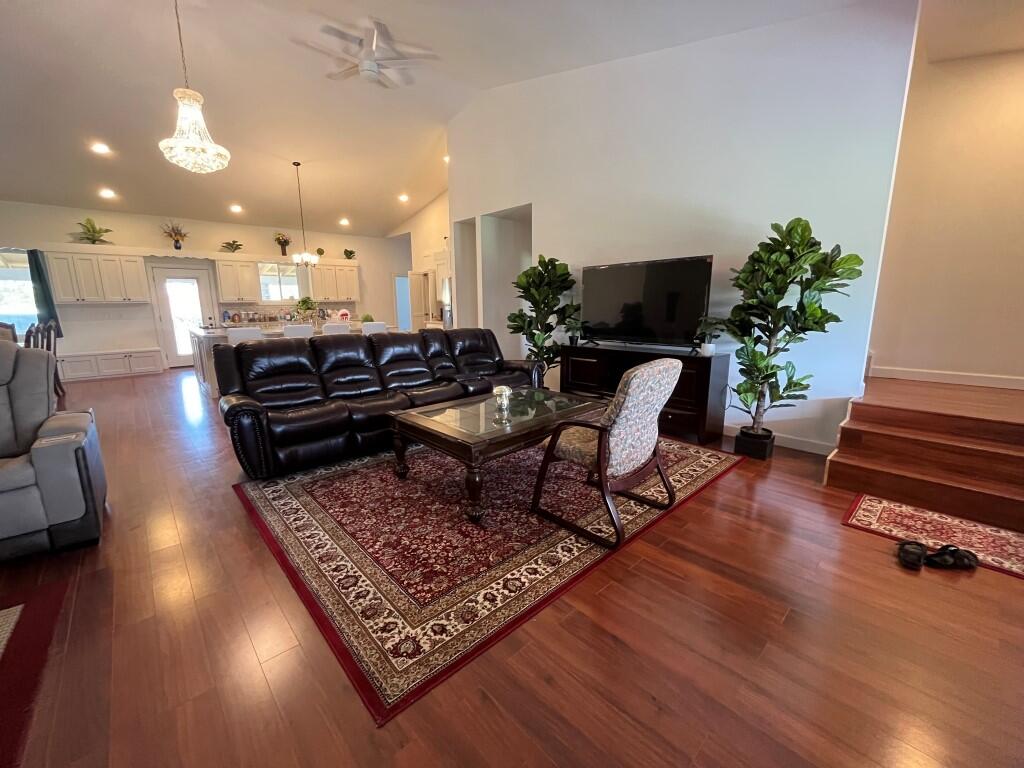 12040 Farm Road 2205 Property Photo 10