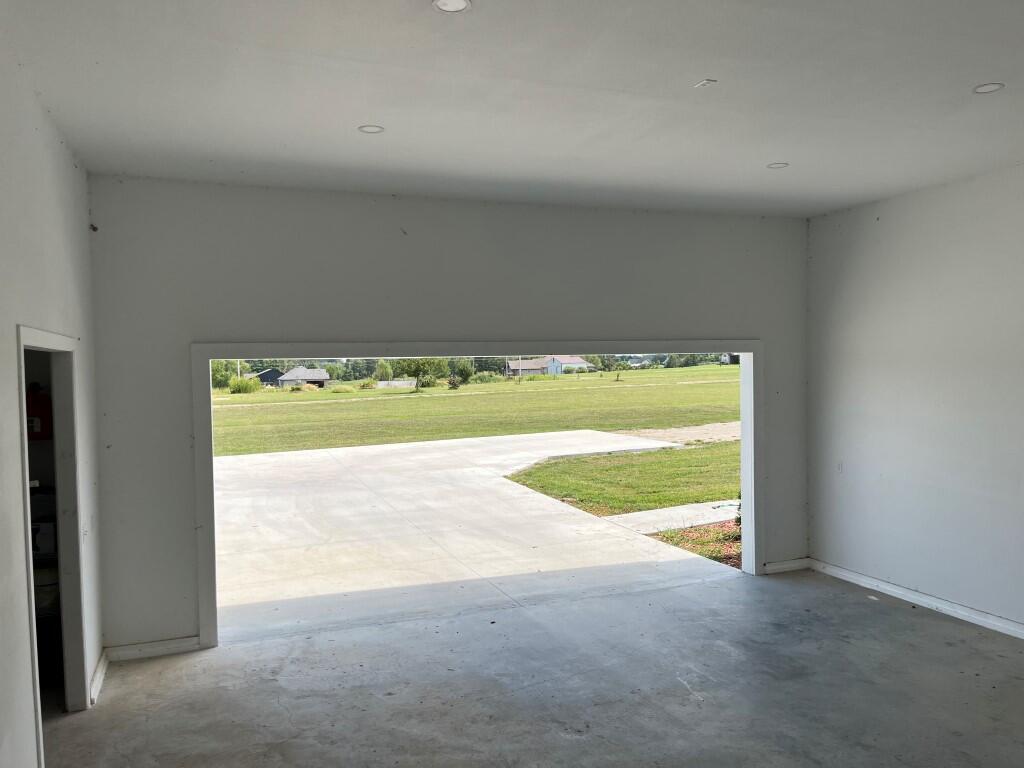 12040 Farm Road 2205 Property Photo 31