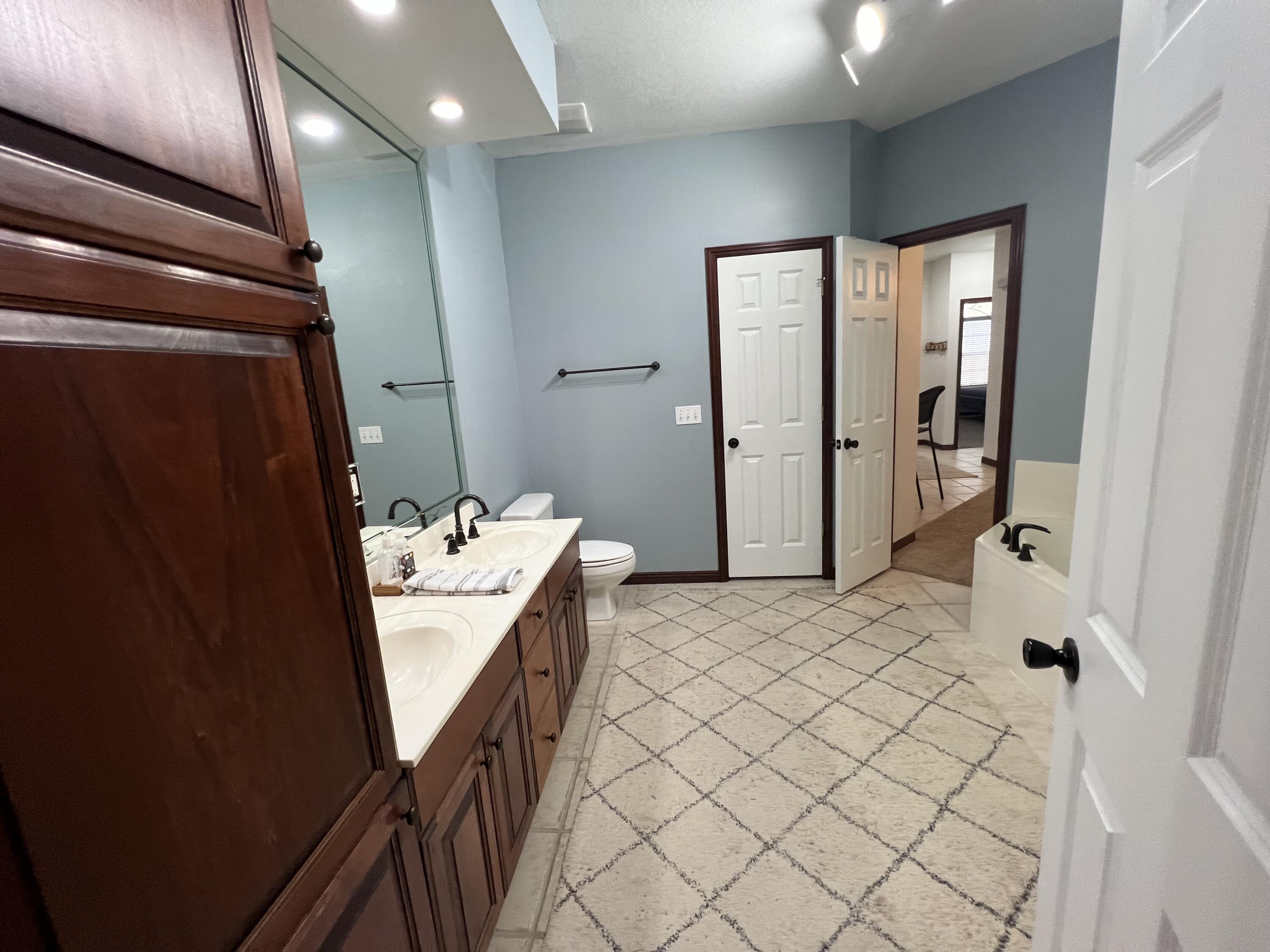 235 Lower Emerald Bay Circle Property Photo 28