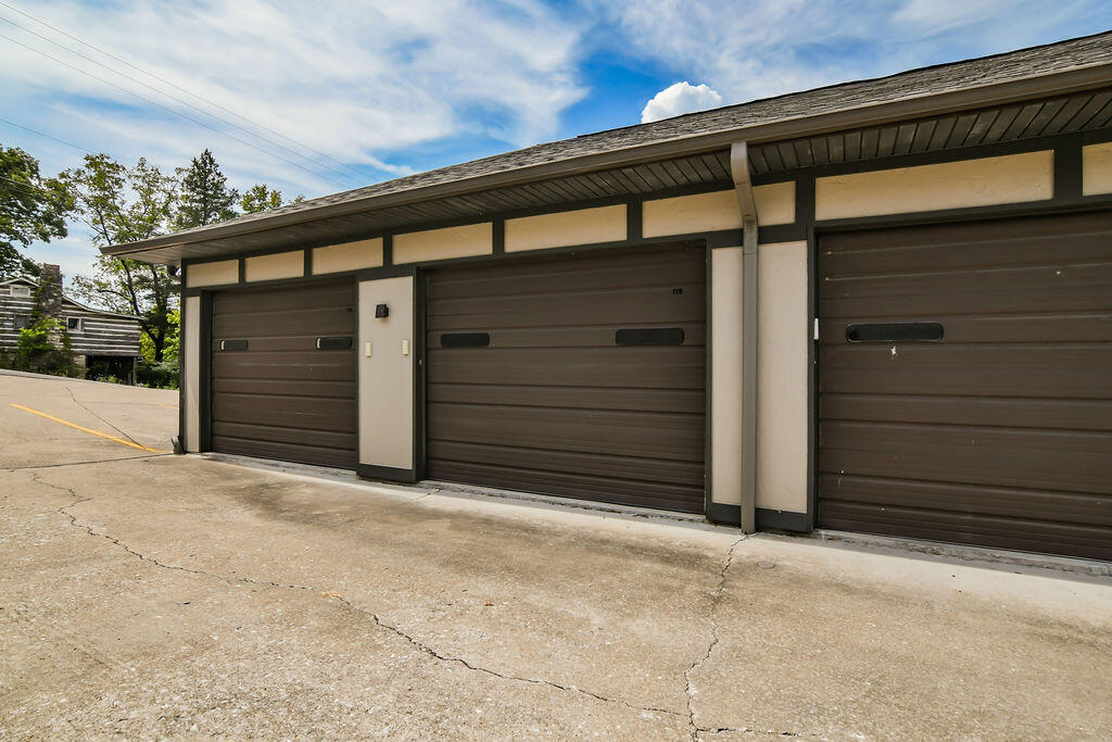 150 Sunken Forest Drive Property Photo 3
