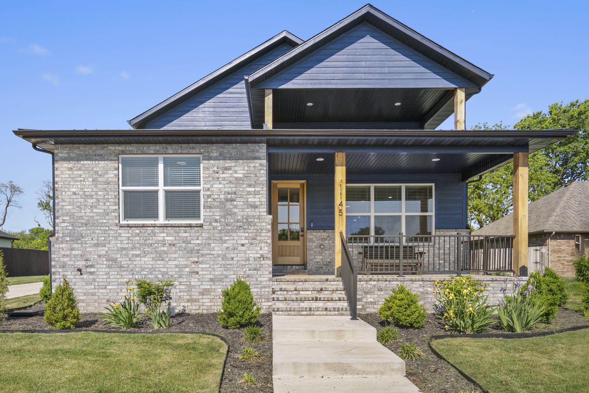 1145 South Henry Avenue Property Photo 3
