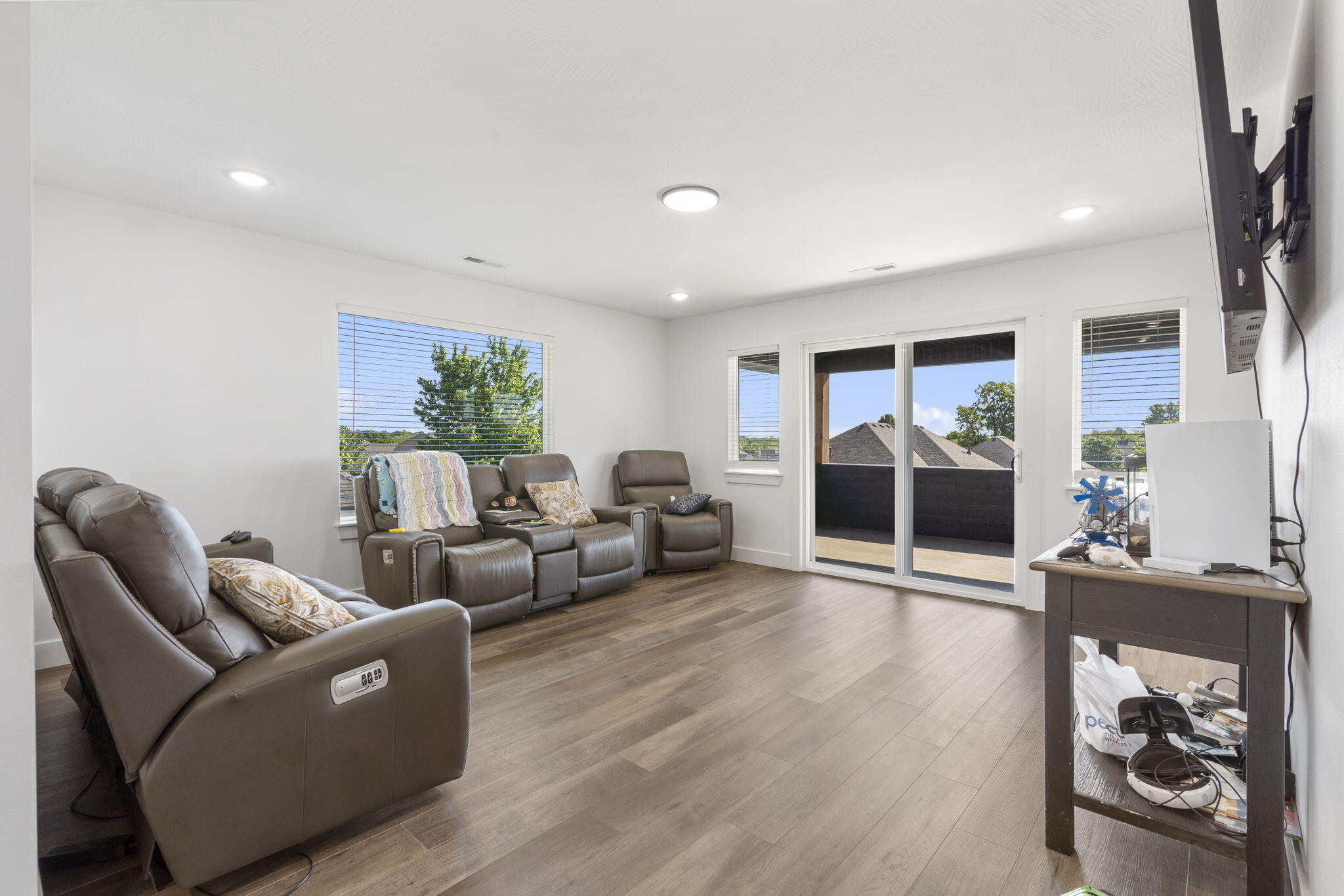 1145 South Henry Avenue Property Photo 8