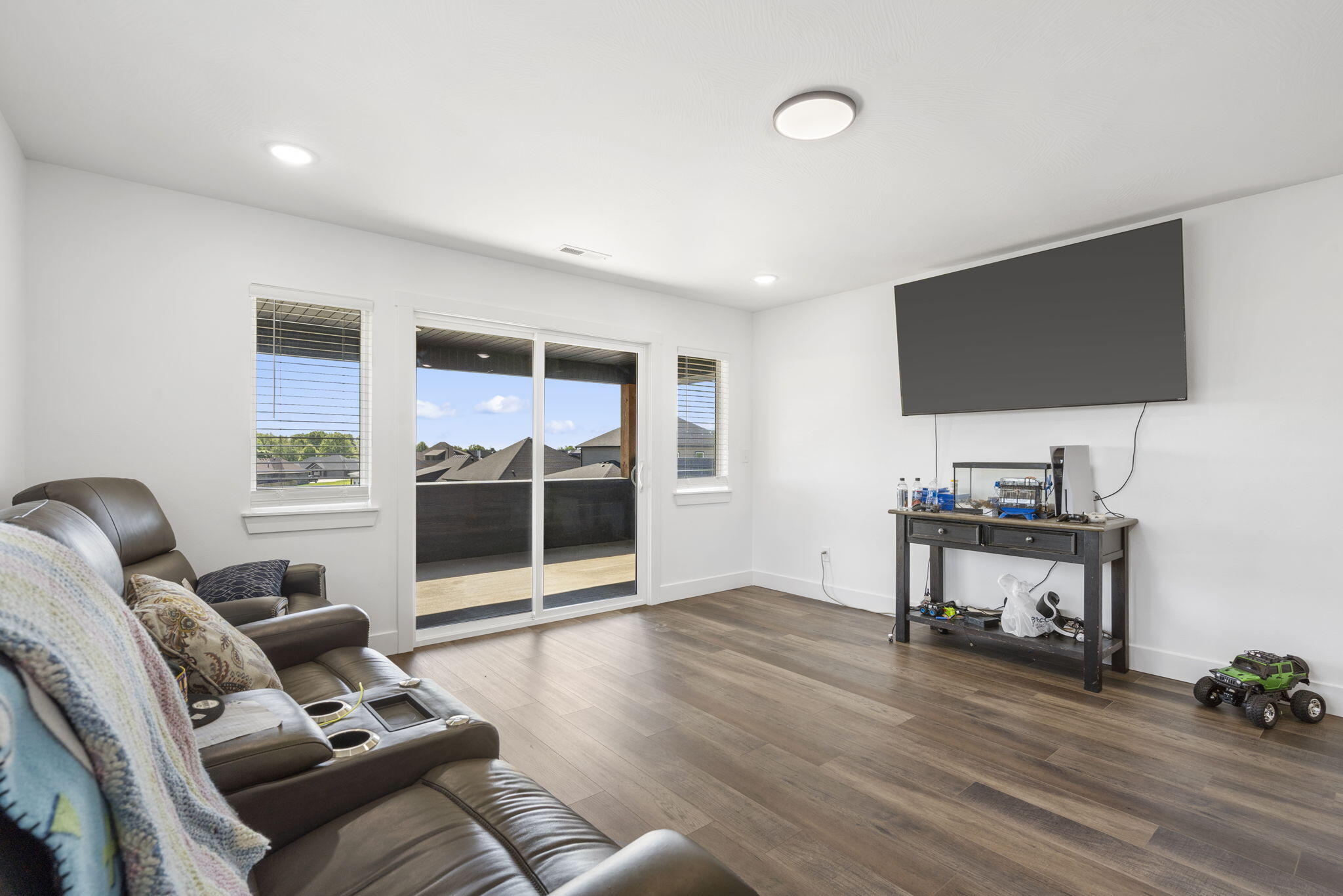 1145 South Henry Avenue Property Photo 11