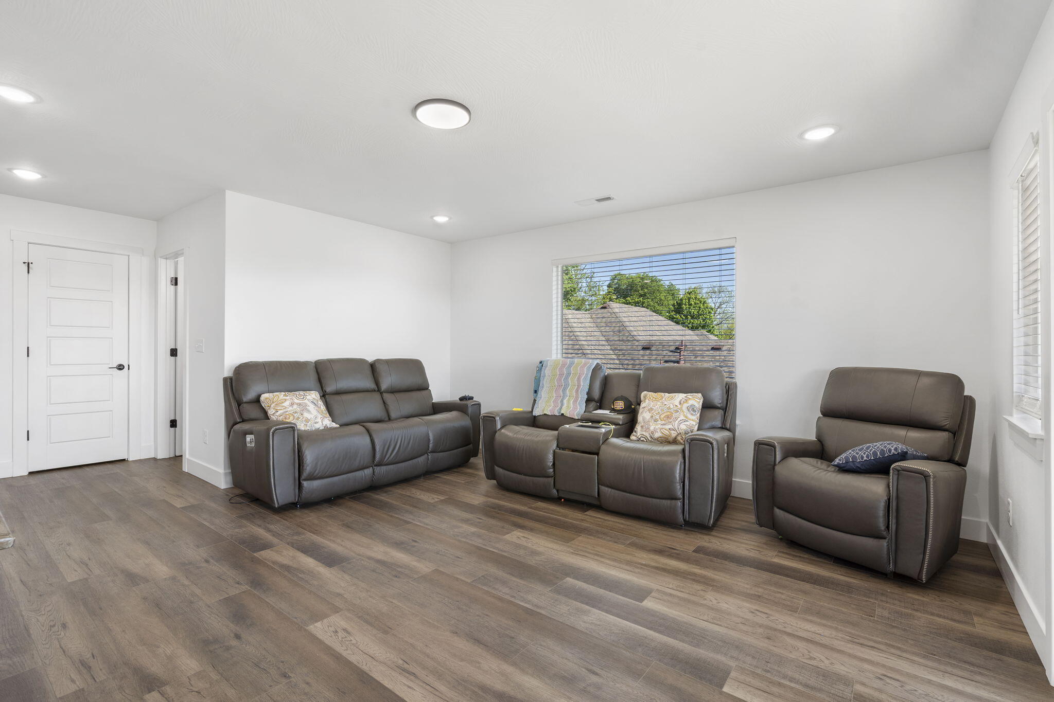 1145 South Henry Avenue Property Photo 12