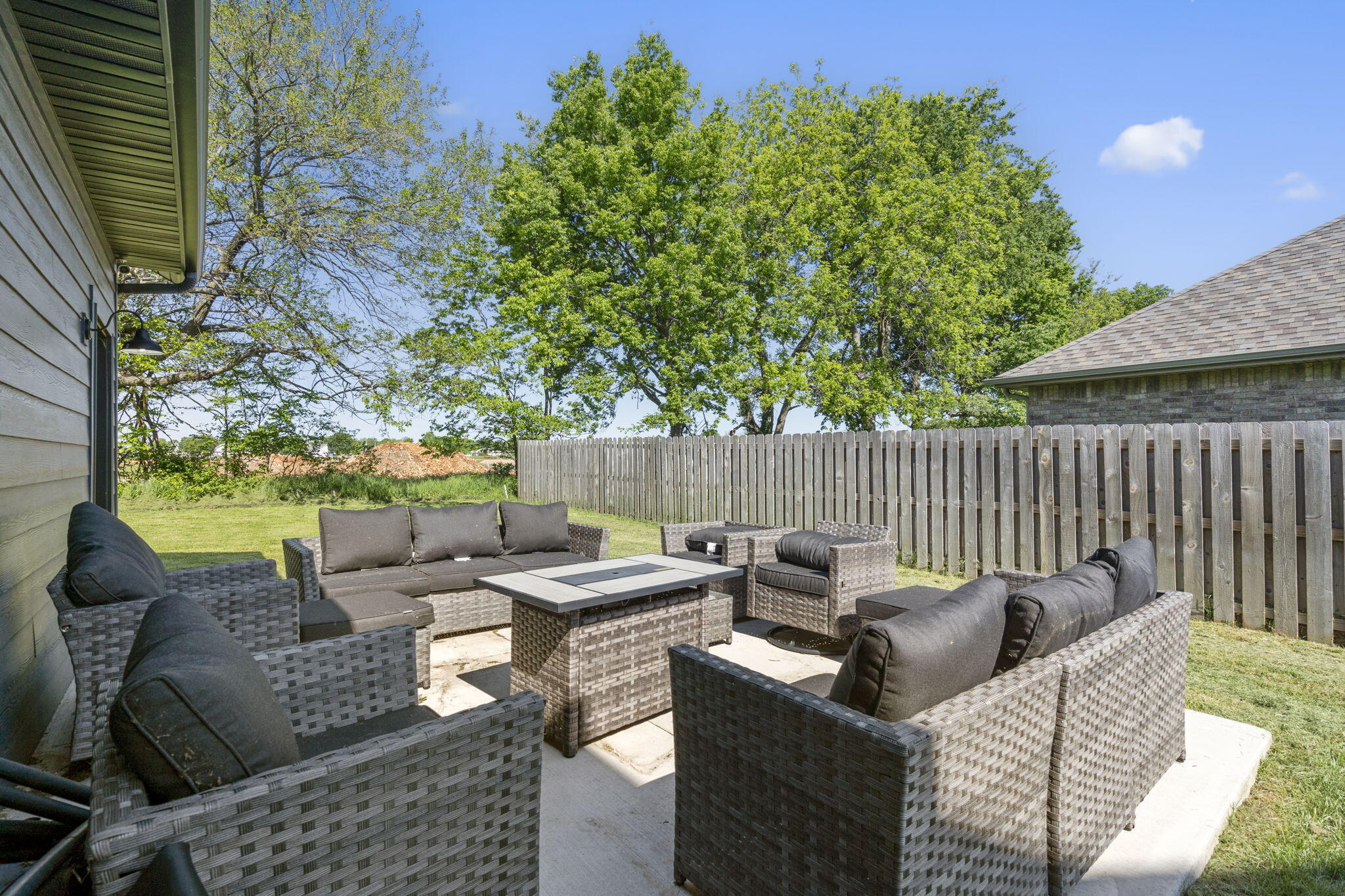 1145 South Henry Avenue Property Photo 31