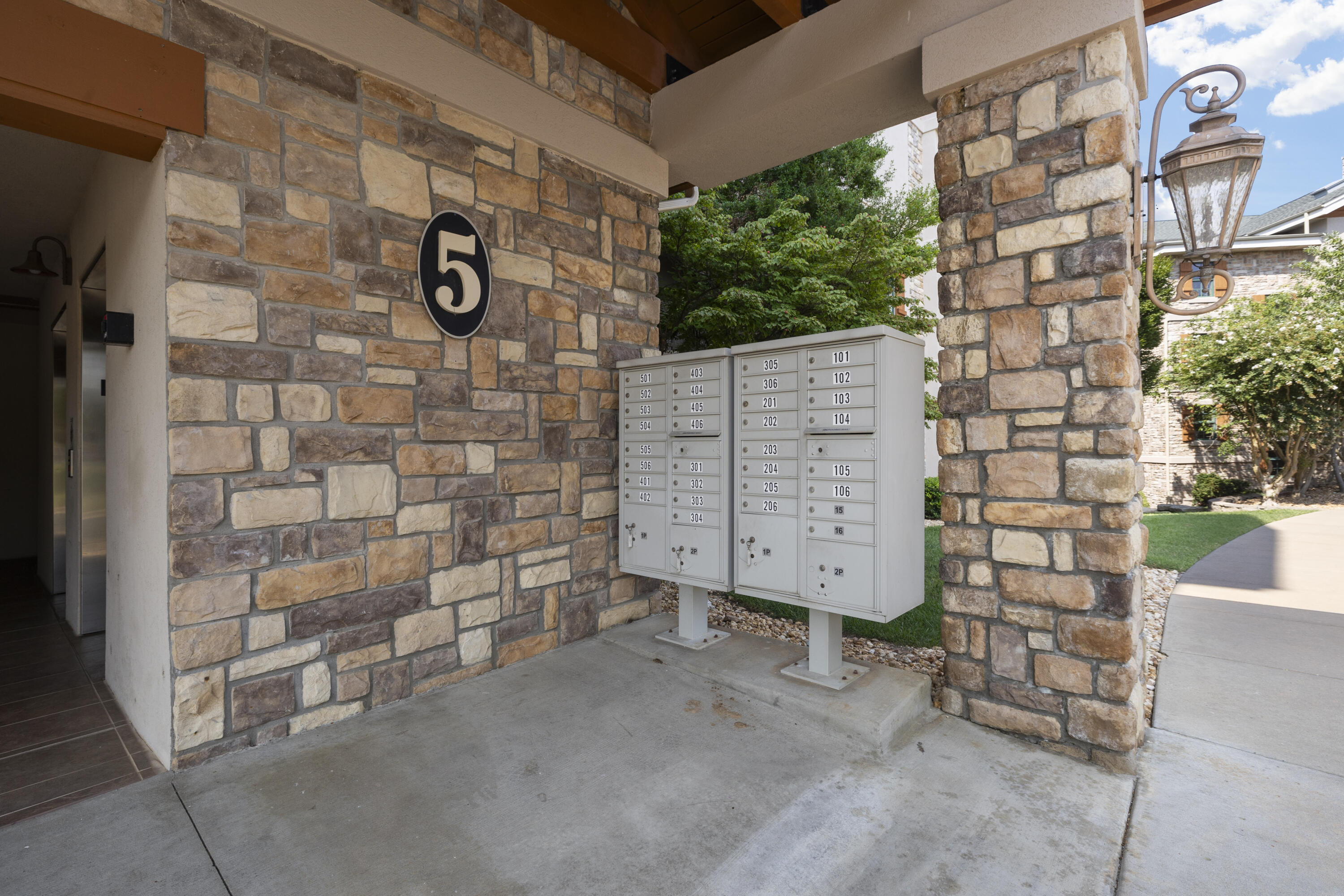 250 Lakewood Drive Property Photo 7