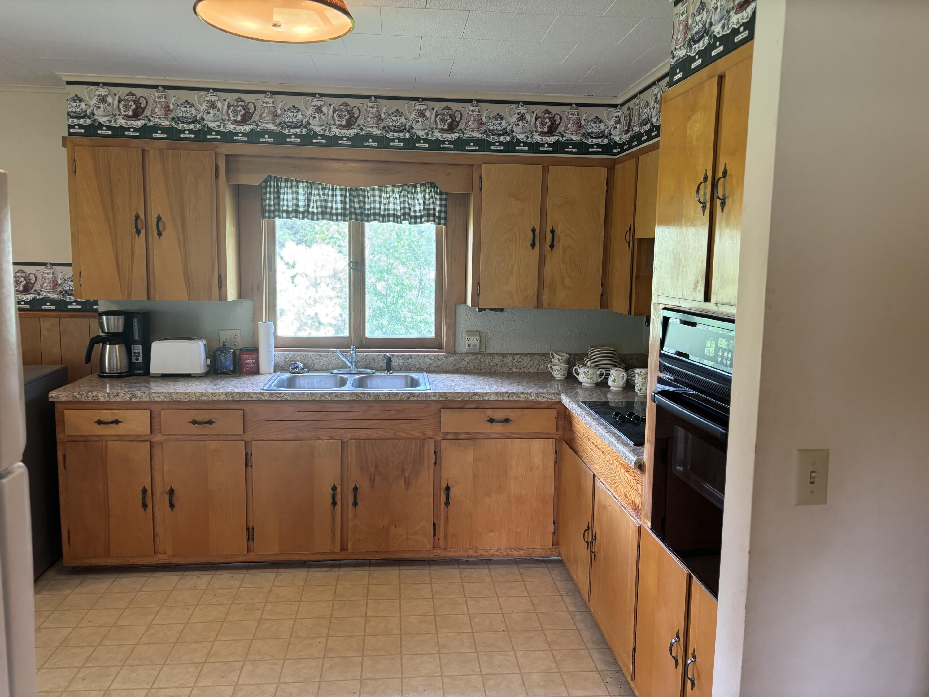 665 Cochran Avenue Property Photo 17