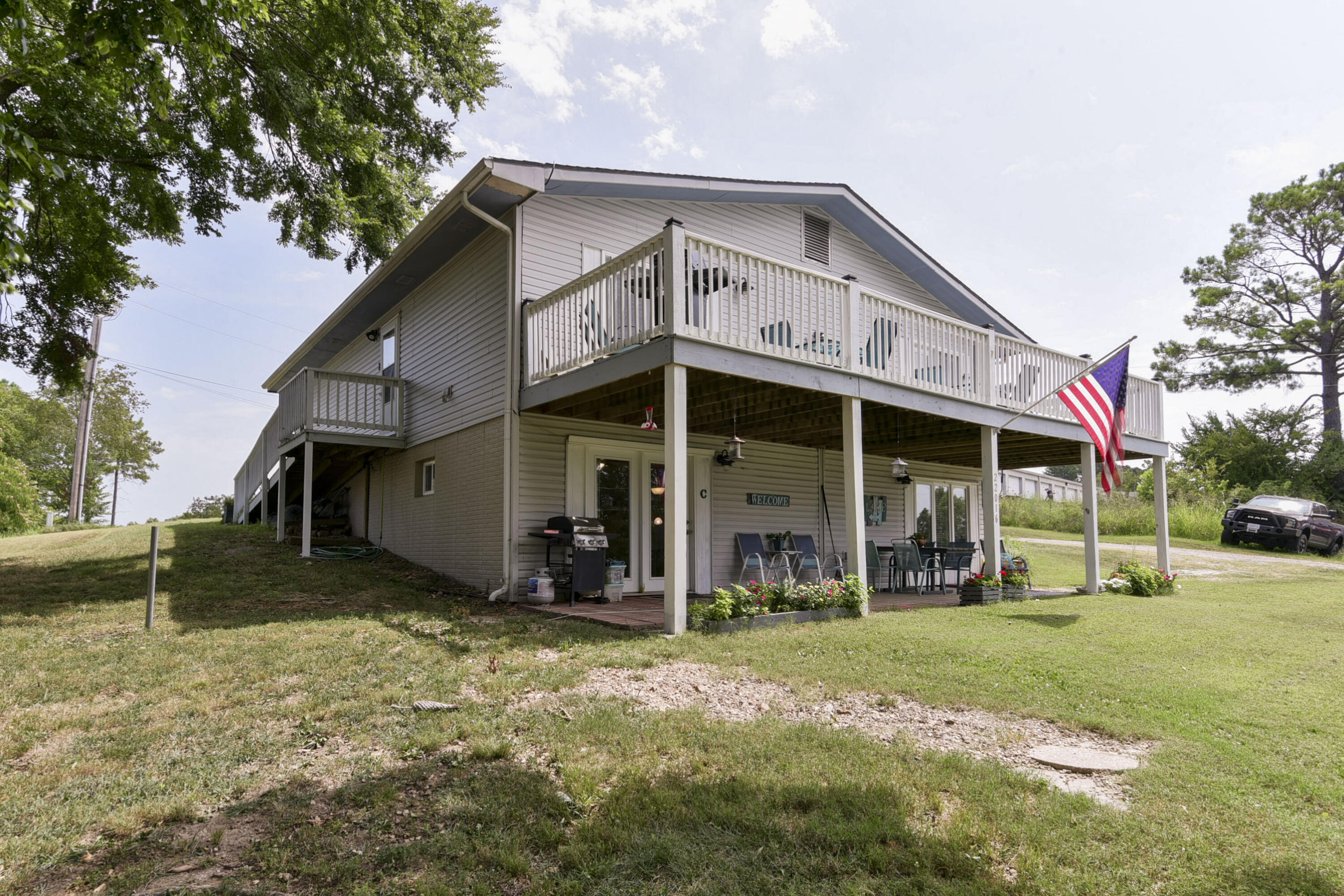 22016 Waters Edge Drive Property Photo 3