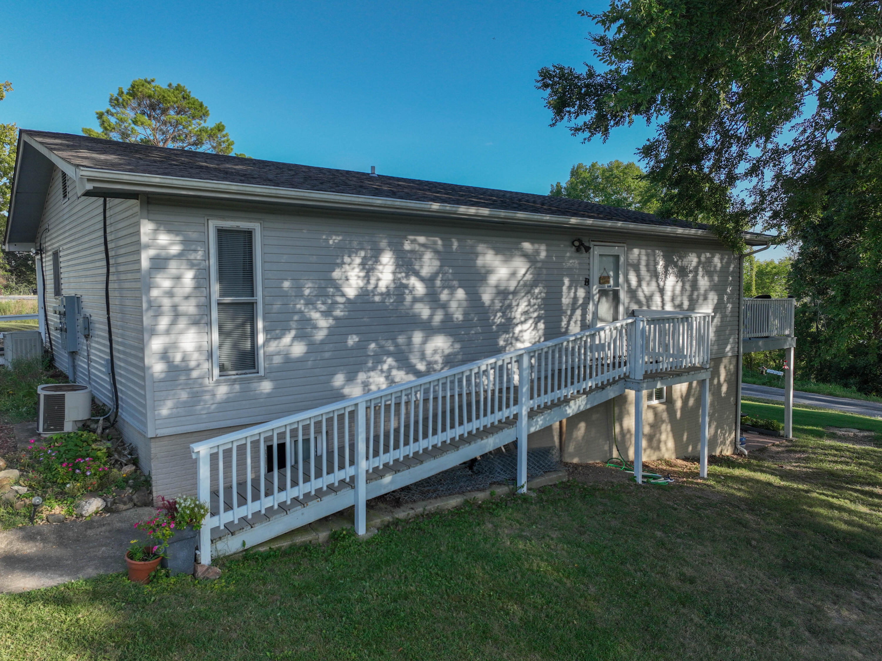 22016 Waters Edge Drive Property Photo 6