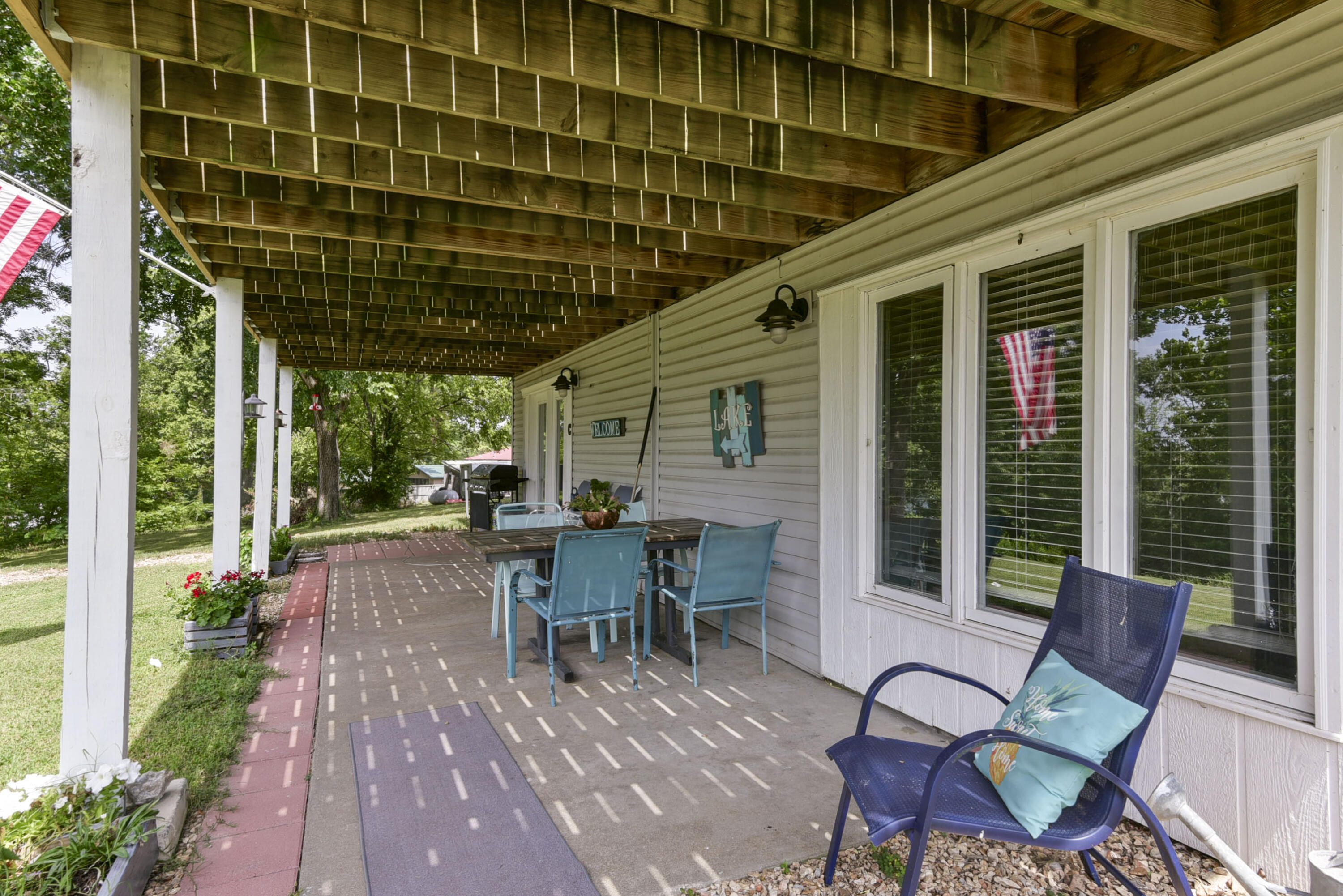 22016 Waters Edge Drive Property Photo 10
