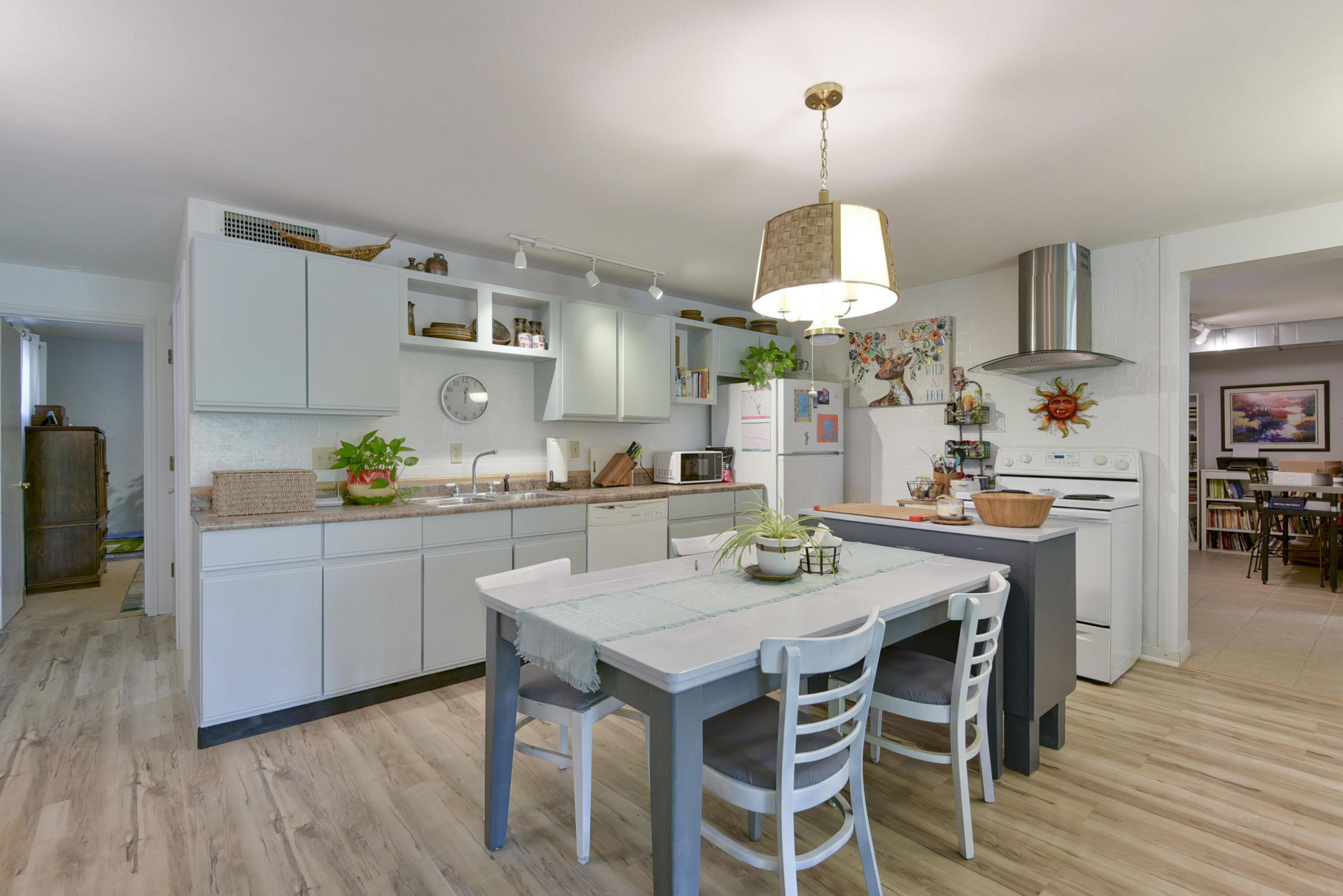 22016 Waters Edge Drive Property Photo 16