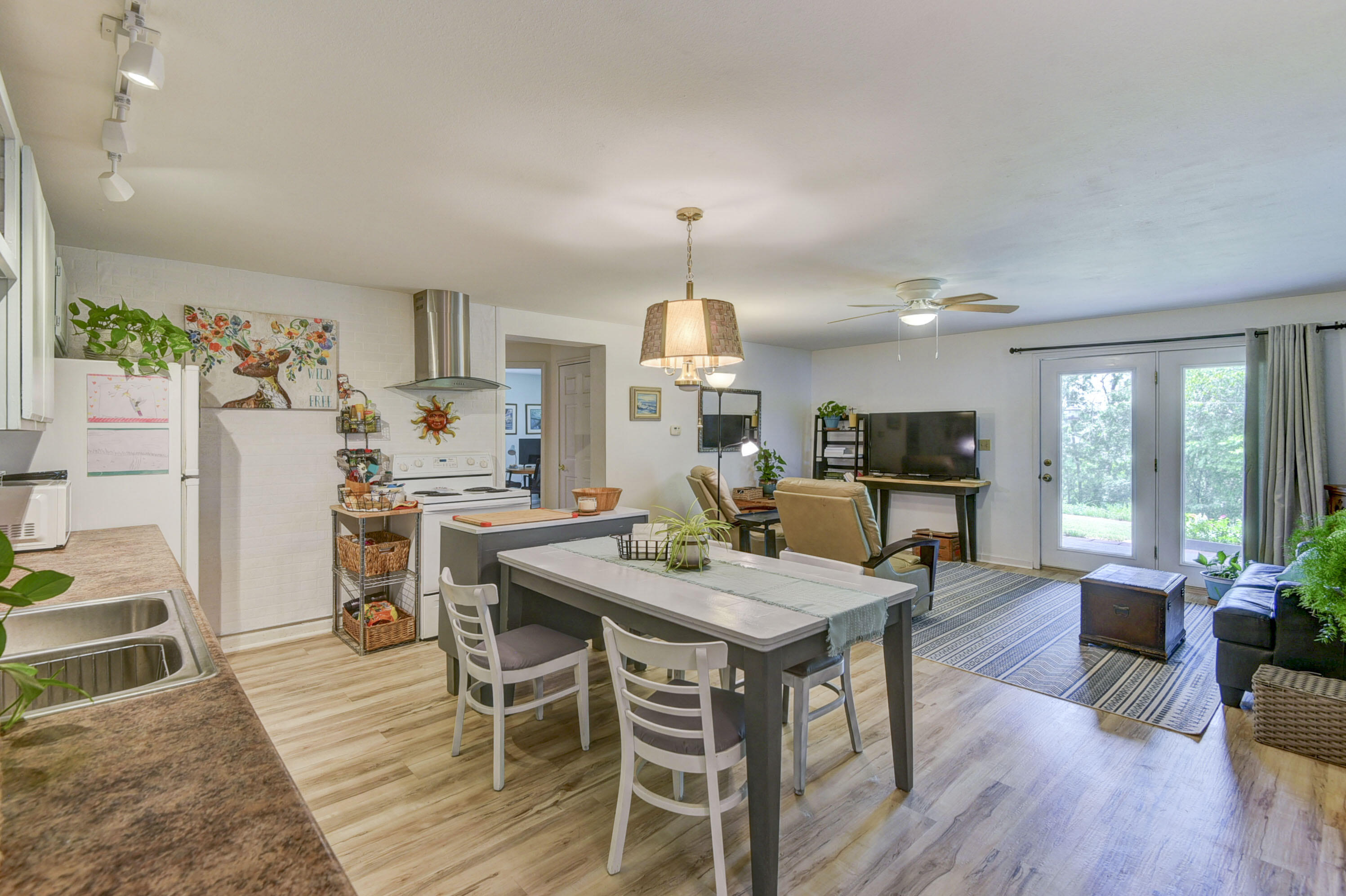 22016 Waters Edge Drive Property Photo 17