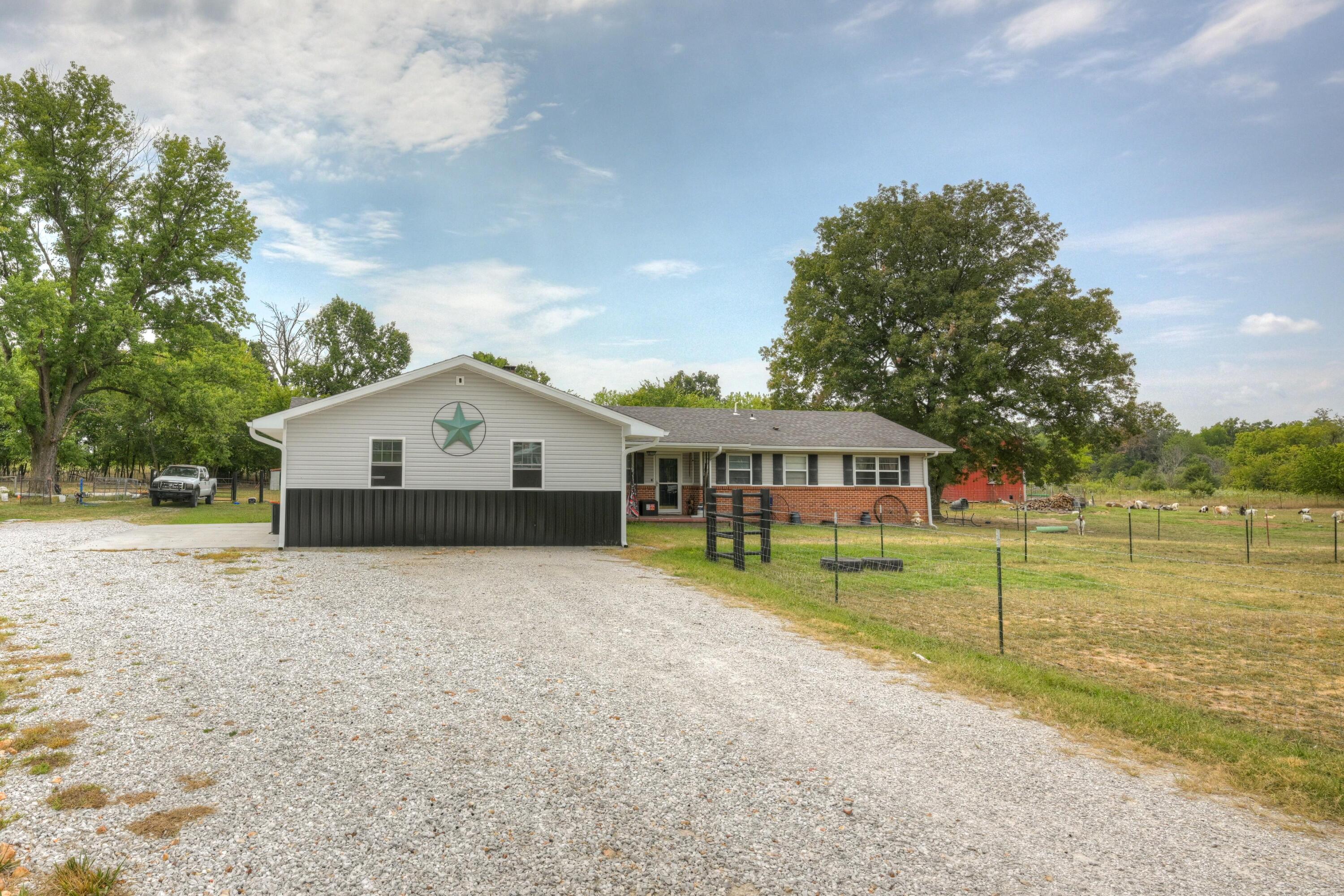 13691 Palm Road Property Photo 3