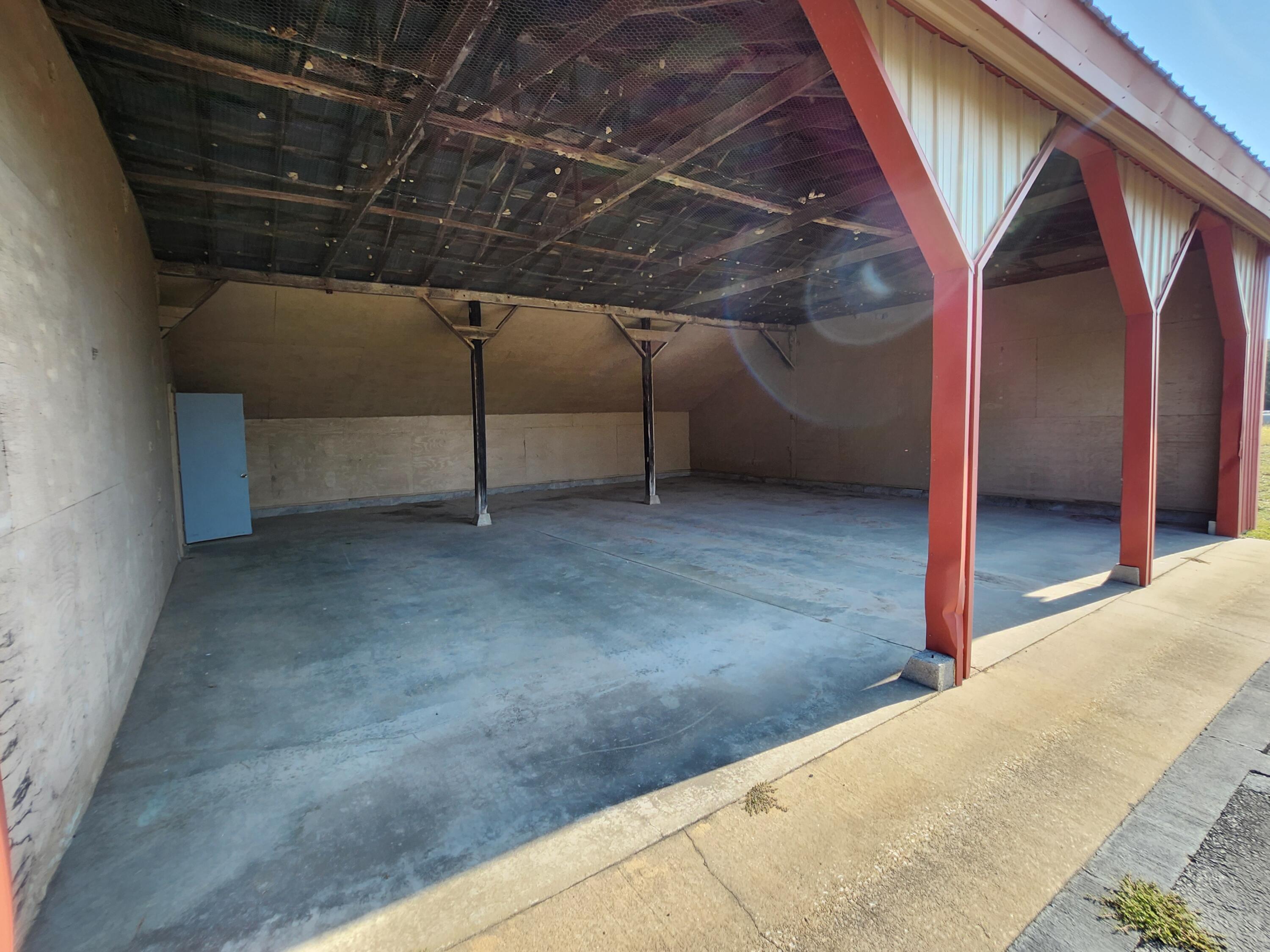 20636 Lawrence 2180 Property Photo 27