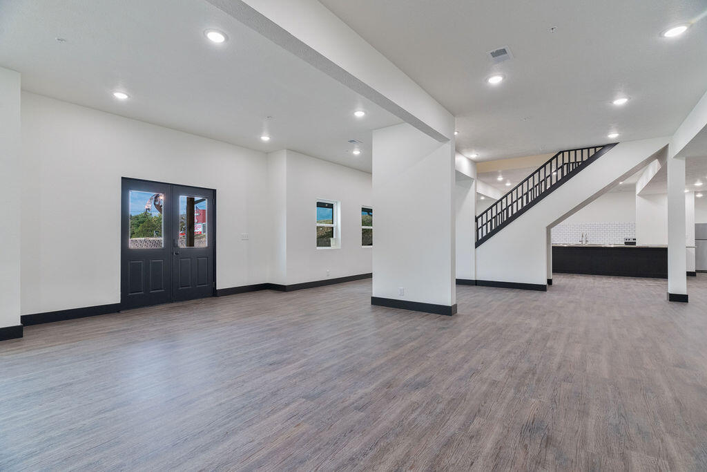 14788 Business 13 Property Photo 3
