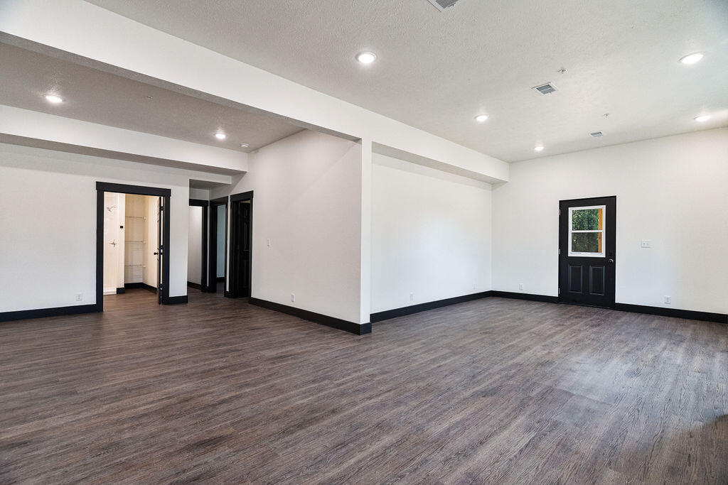 14788 Business 13 Property Photo 17