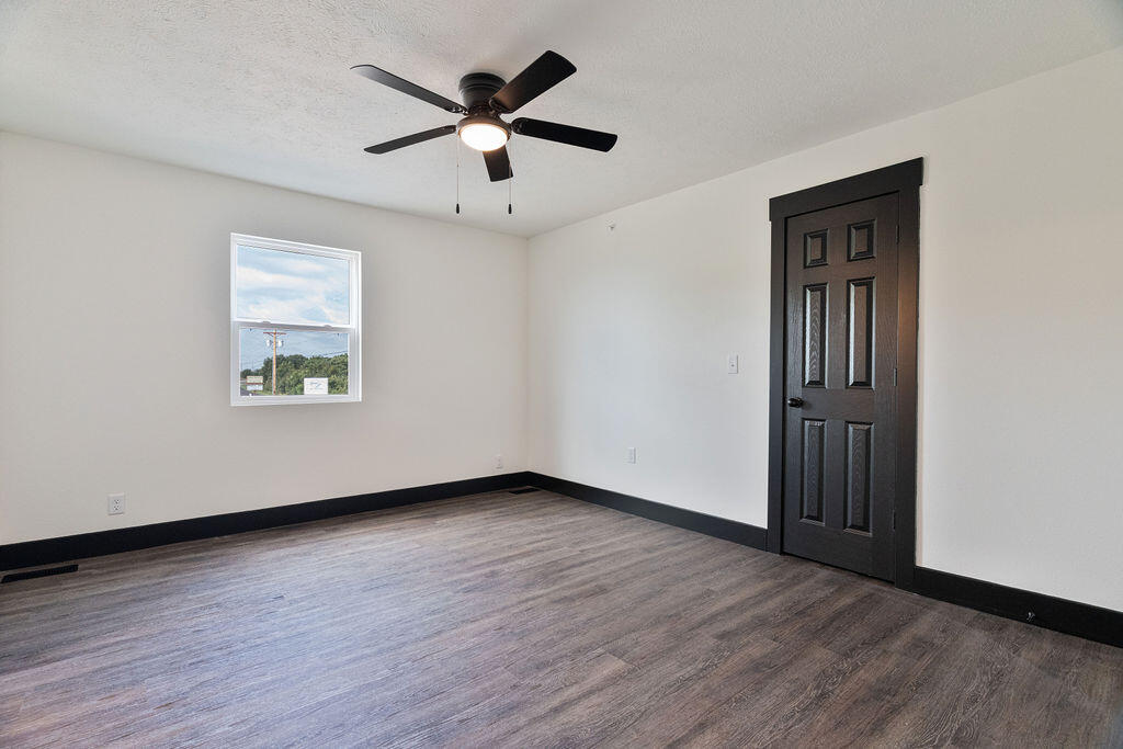14788 Business 13 Property Photo 30