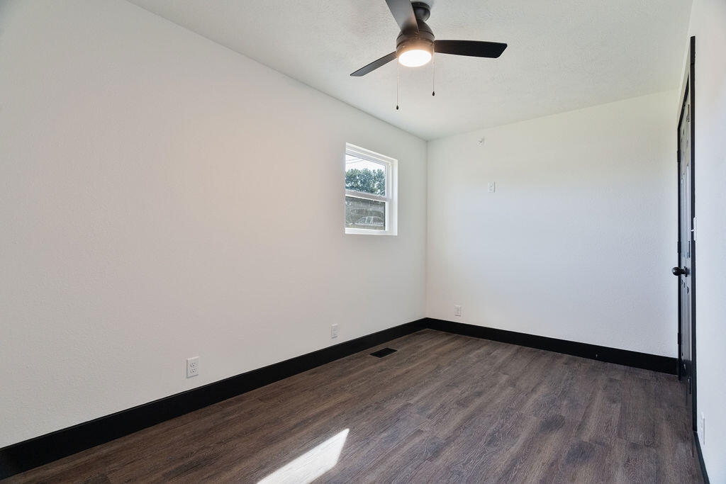 14788 Business 13 Property Photo 35