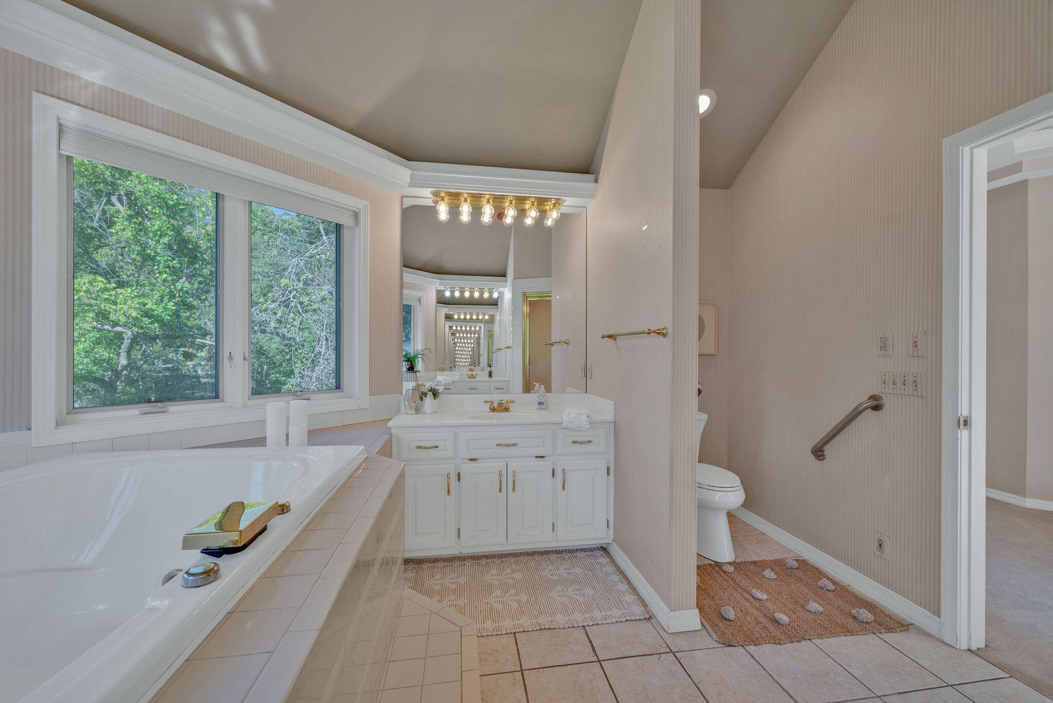 561 East Spring Street Property Photo 32