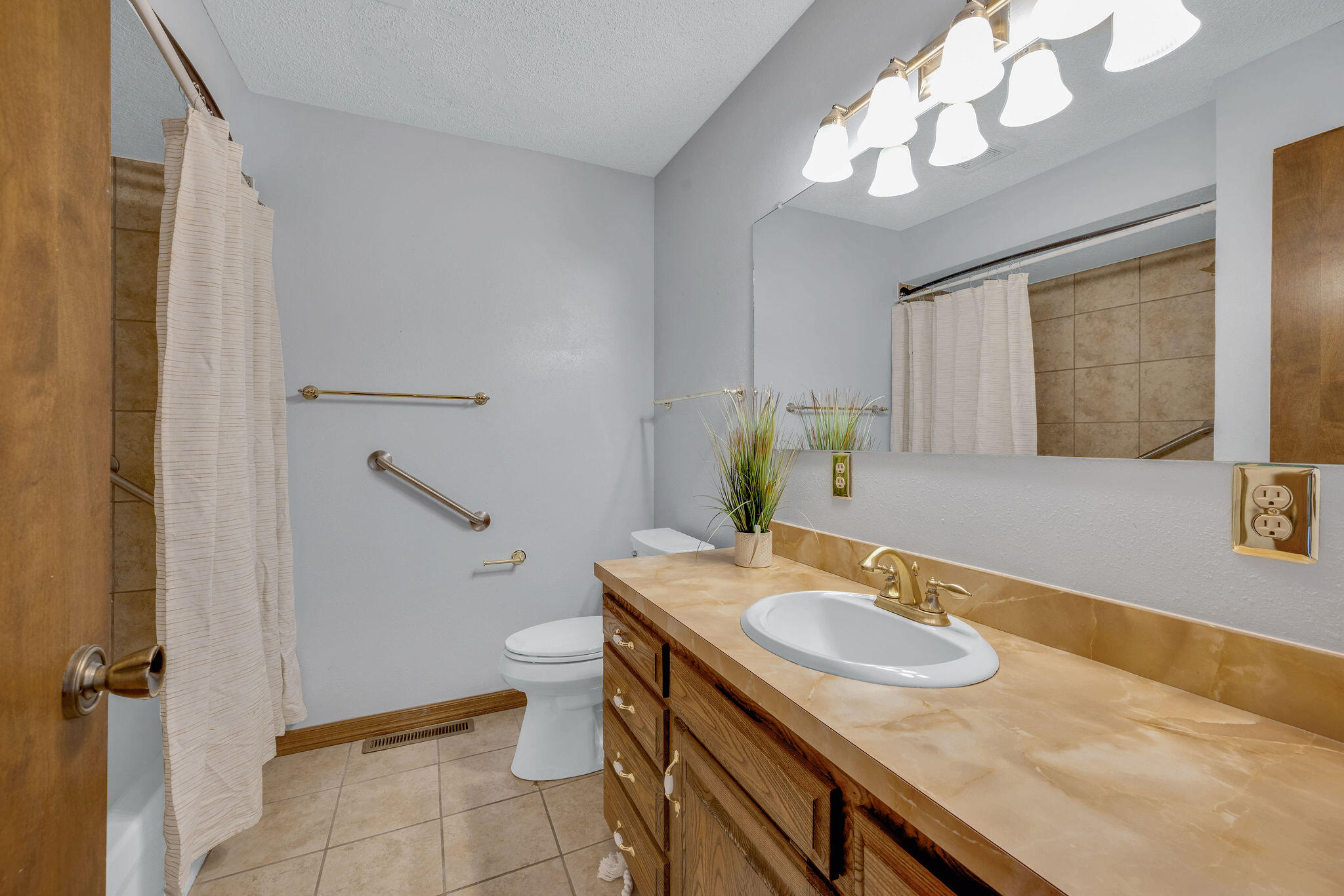 561 East Spring Street Property Photo 36
