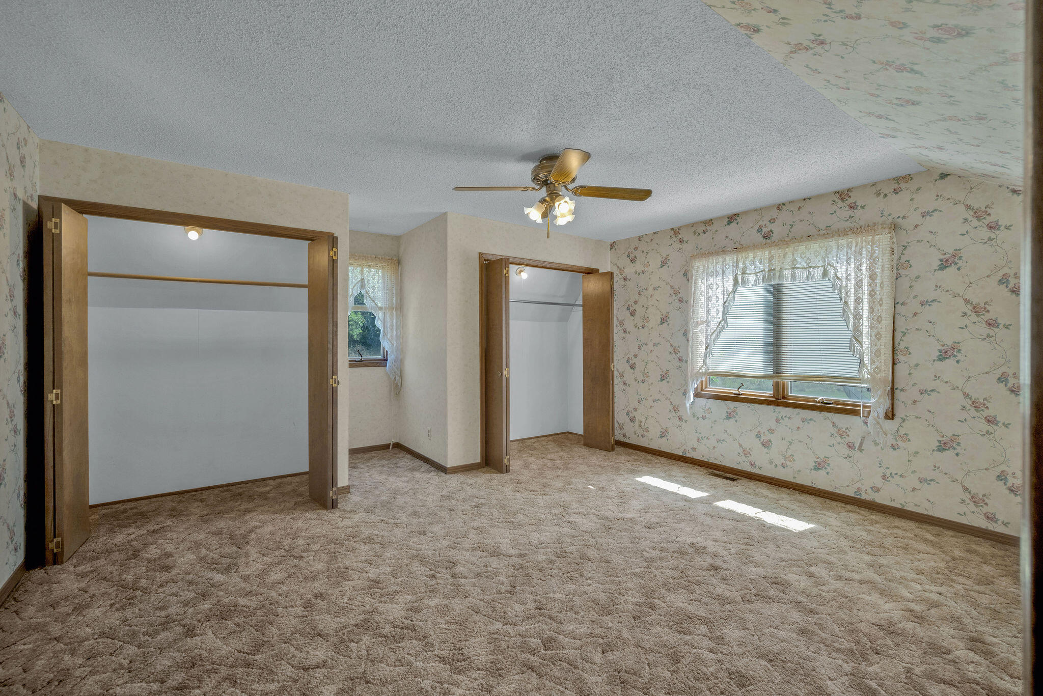 561 East Spring Street Property Photo 38